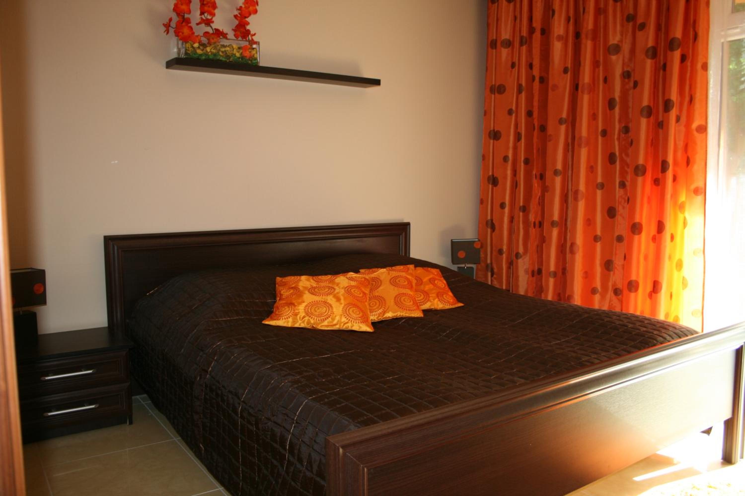 Apartment with Terrace - Photo 6