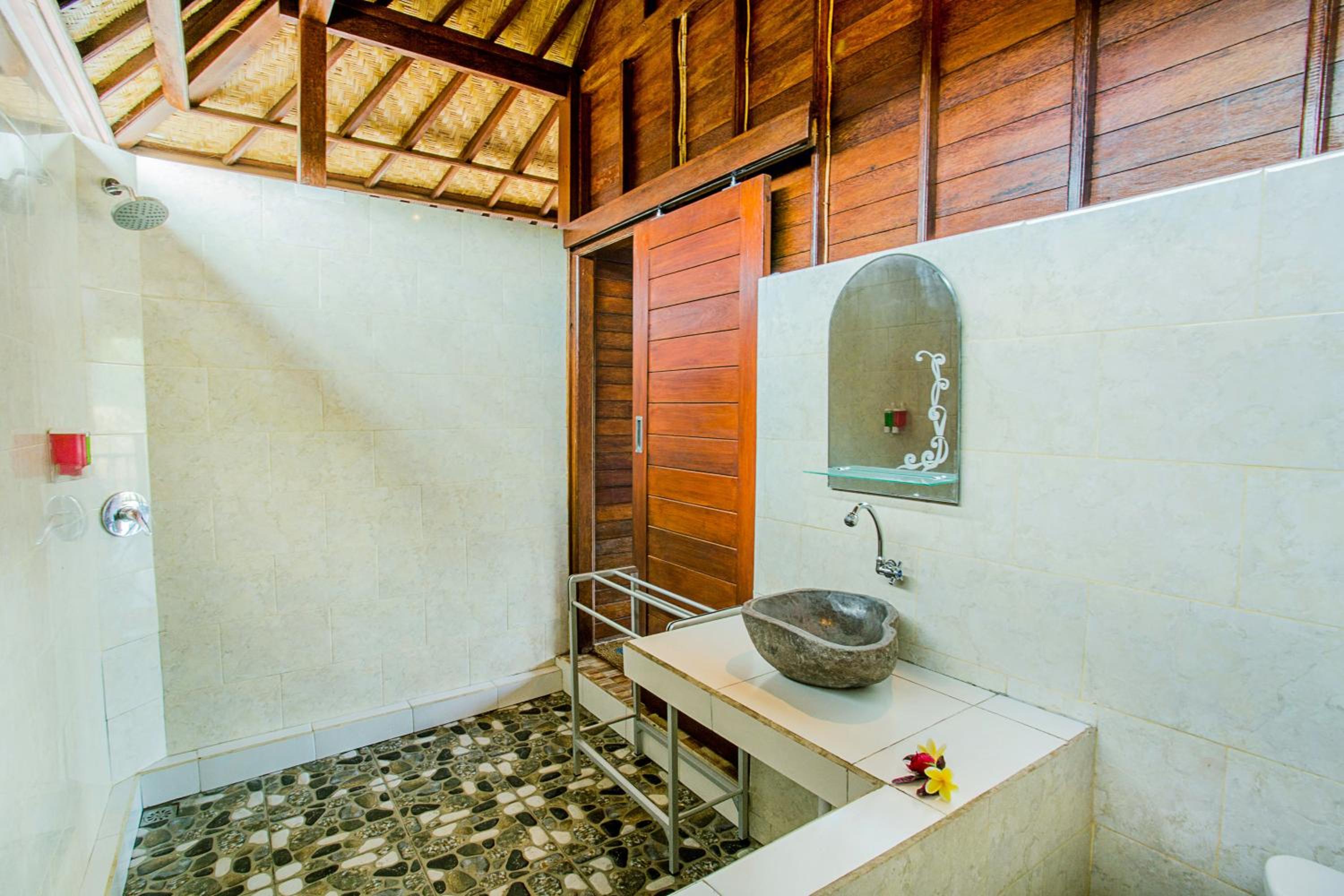 Deluxe Double Room (2 Adults + 1 Child) - Photo 9