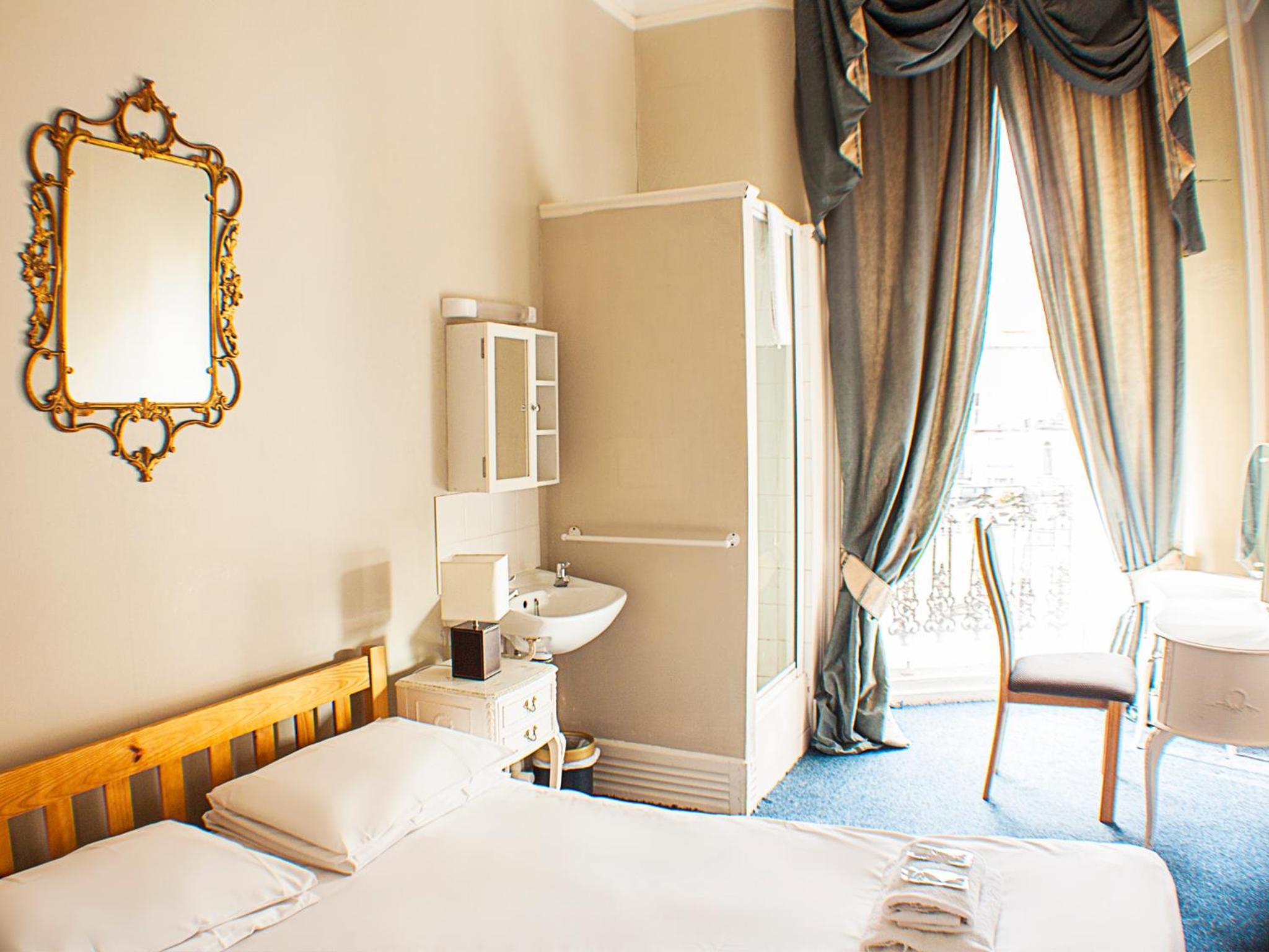 Standard Double Room photo 3