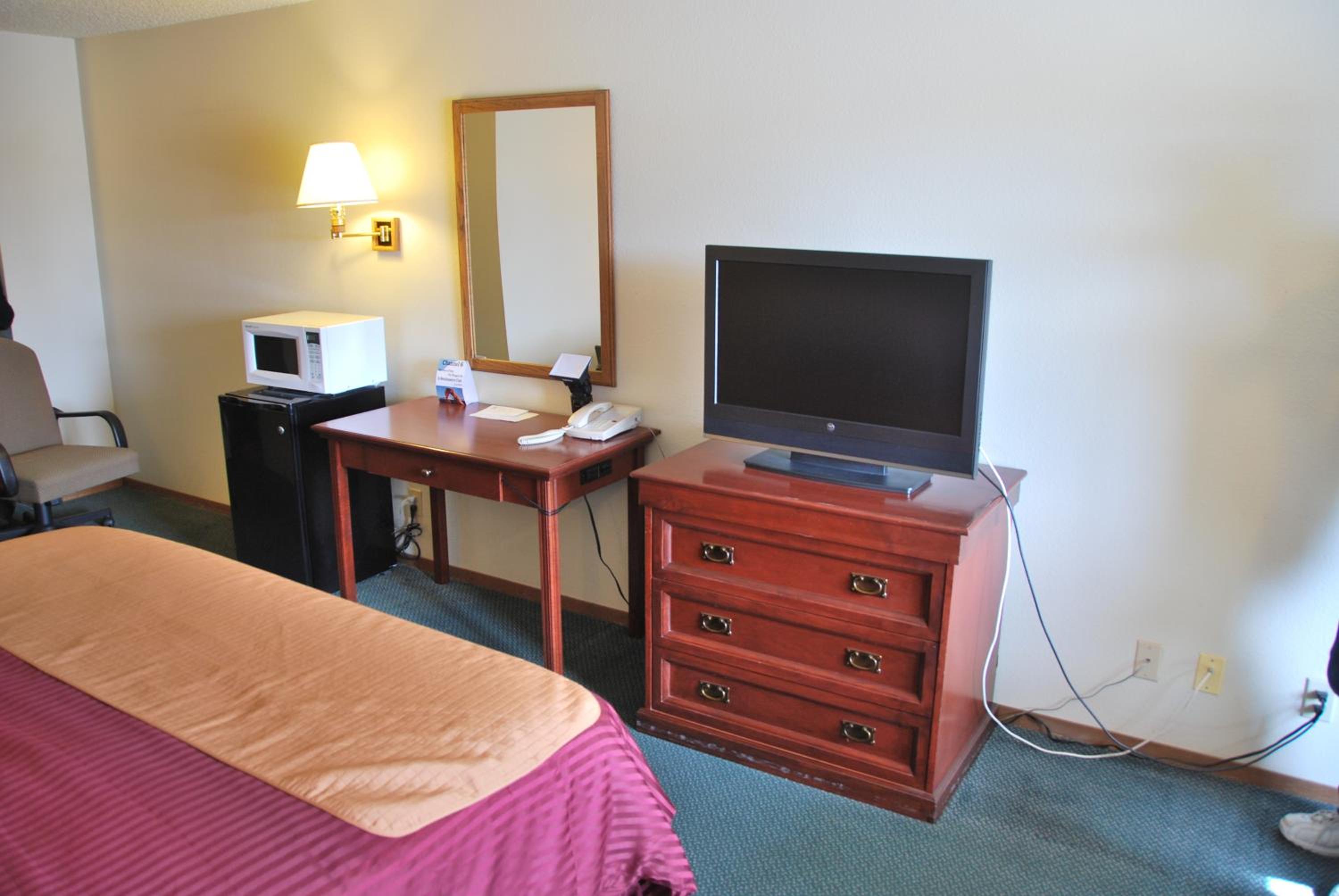 King Room - Non-Smoking - Photo 7