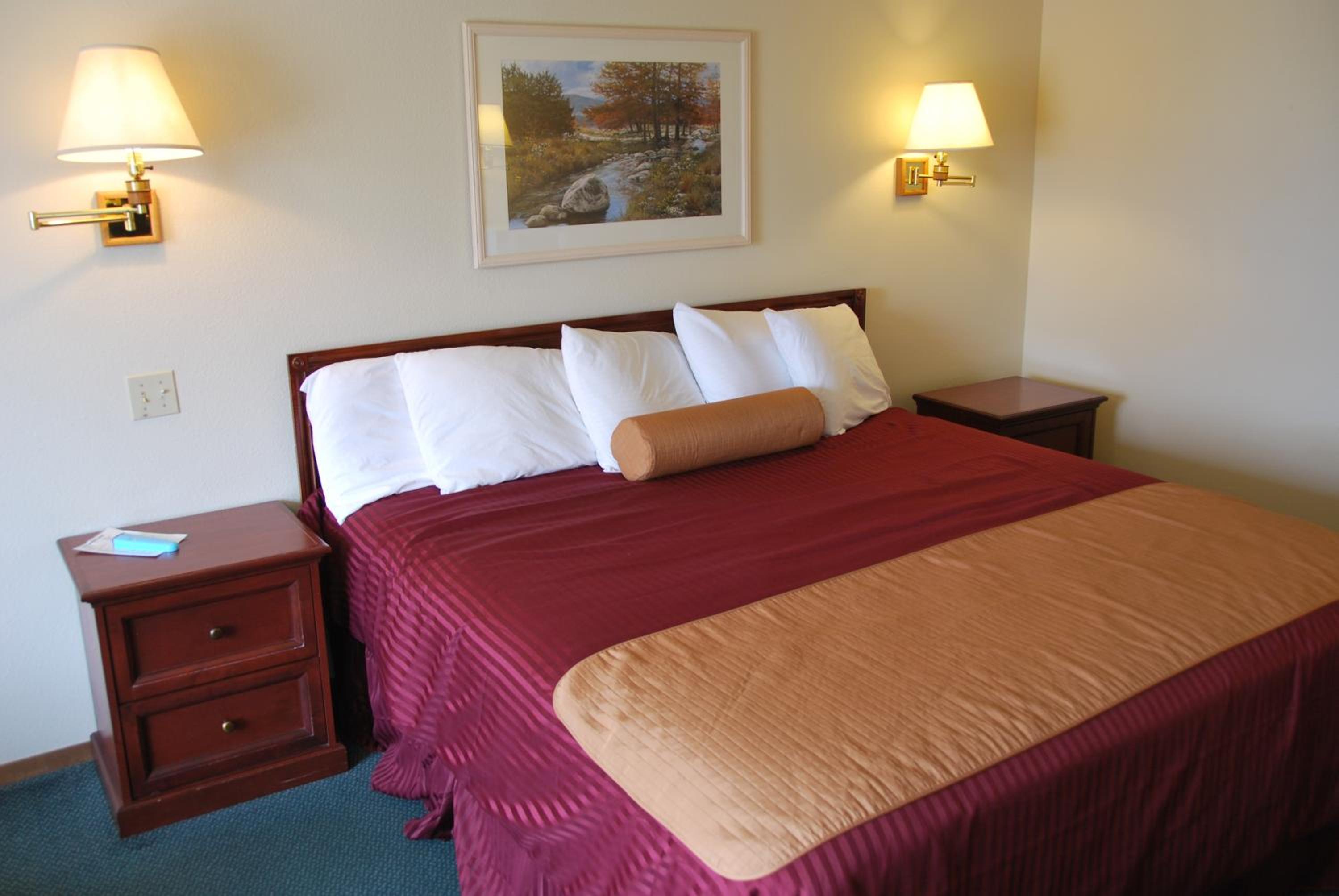 King Room - Non-Smoking - Photo 6
