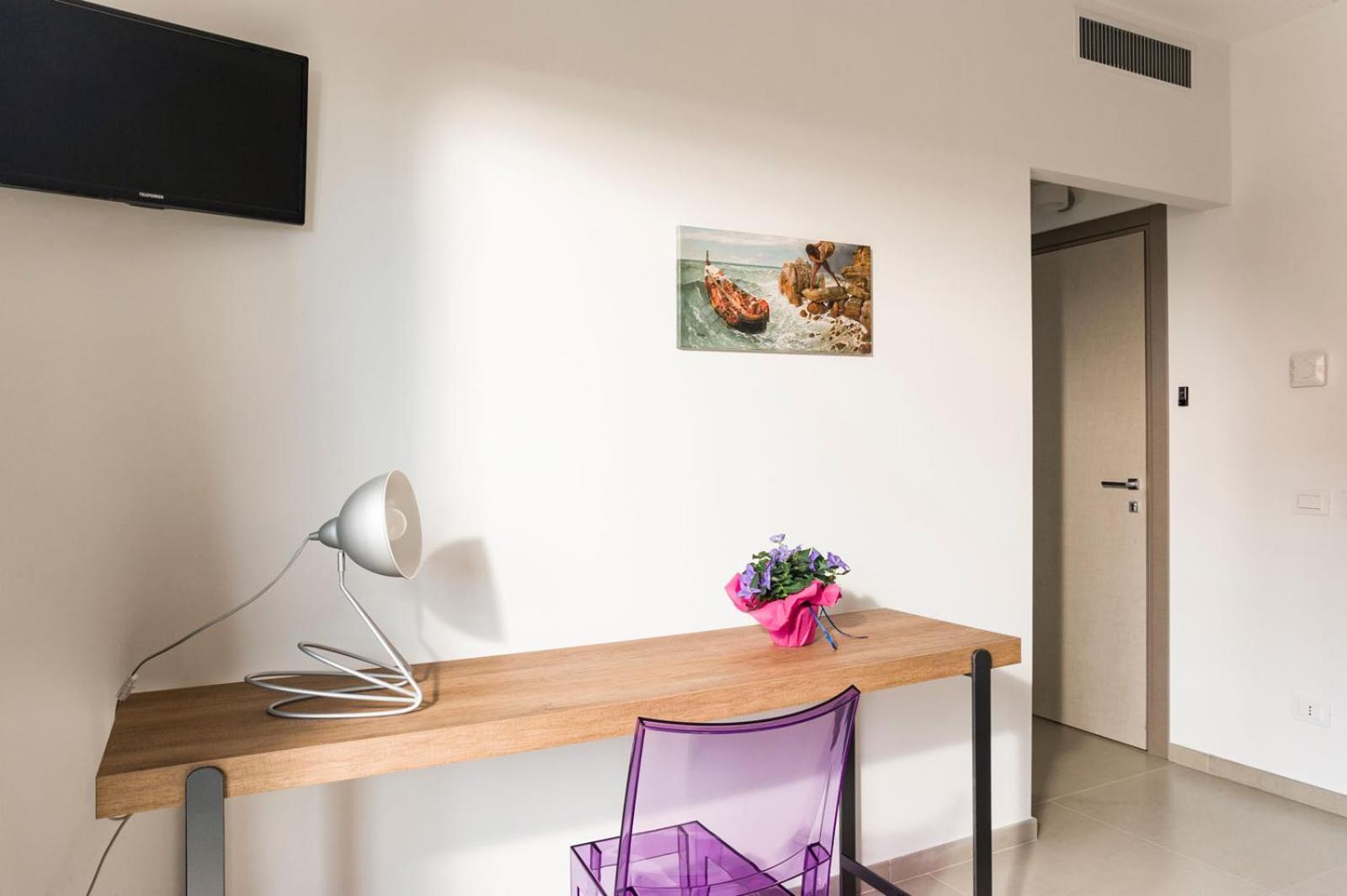 Deluxe Double Room (2 Adults + 1 Child) photo 3