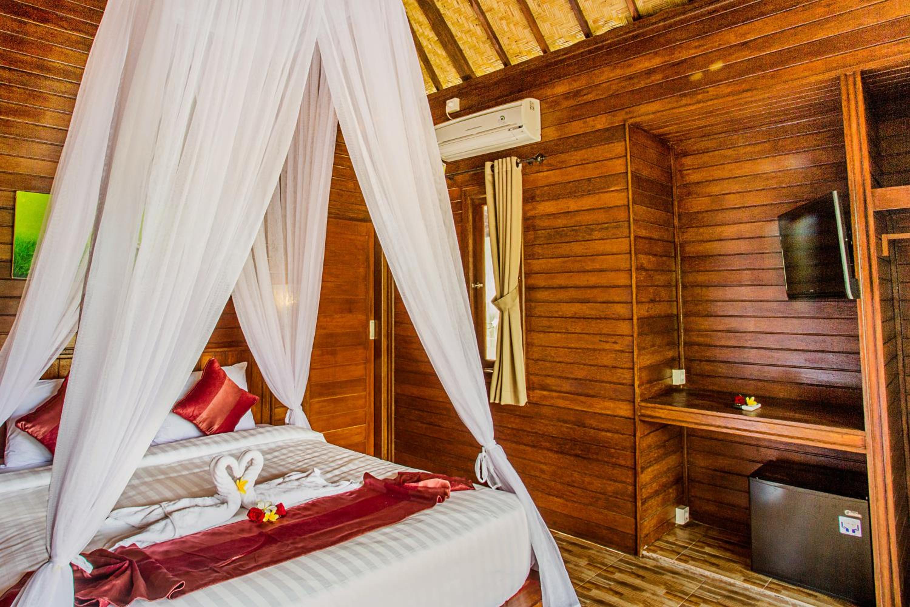 Deluxe Double Room (2 Adults + 1 Child) - Photo 1