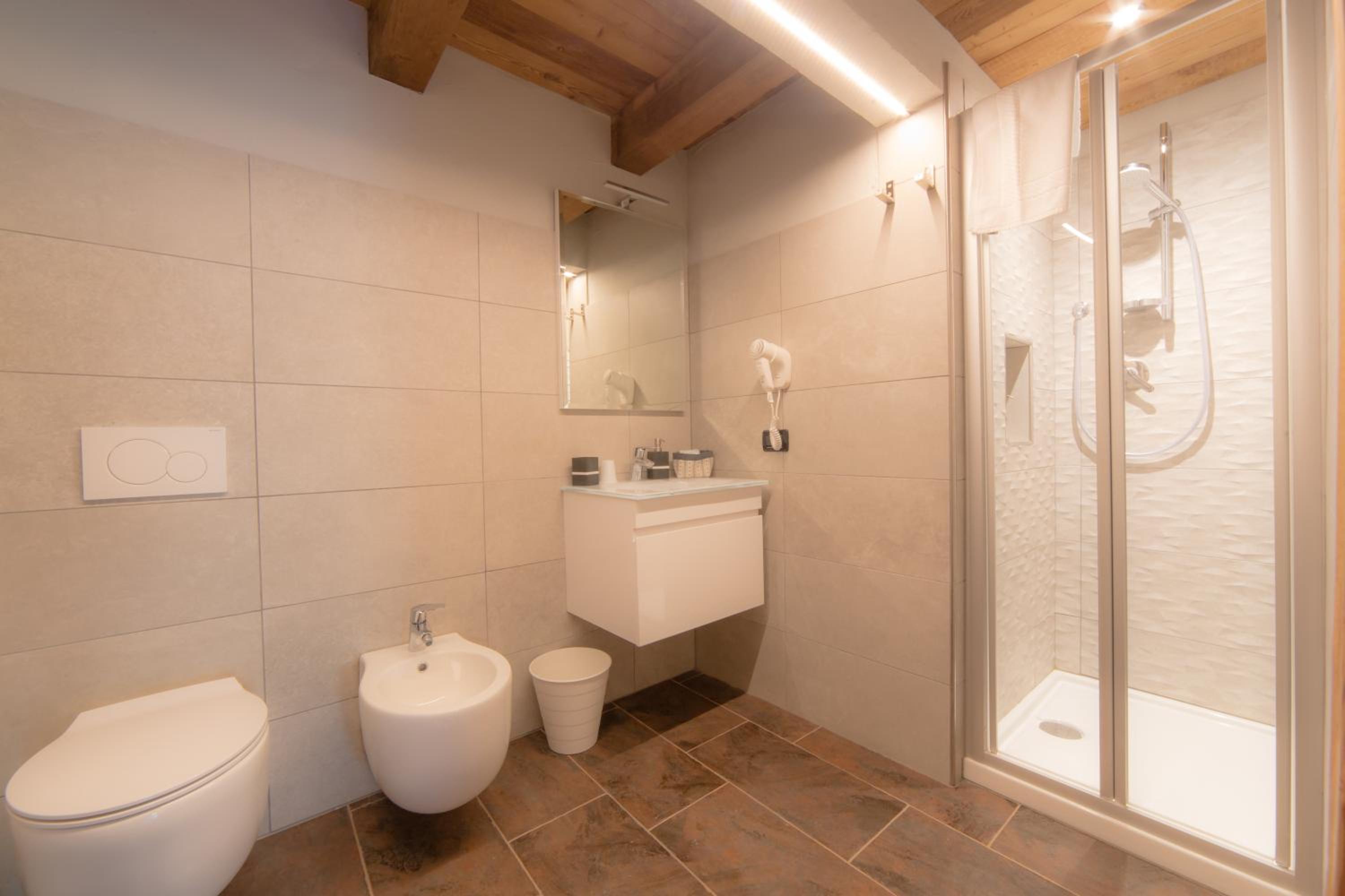 Double Room - Photo 10