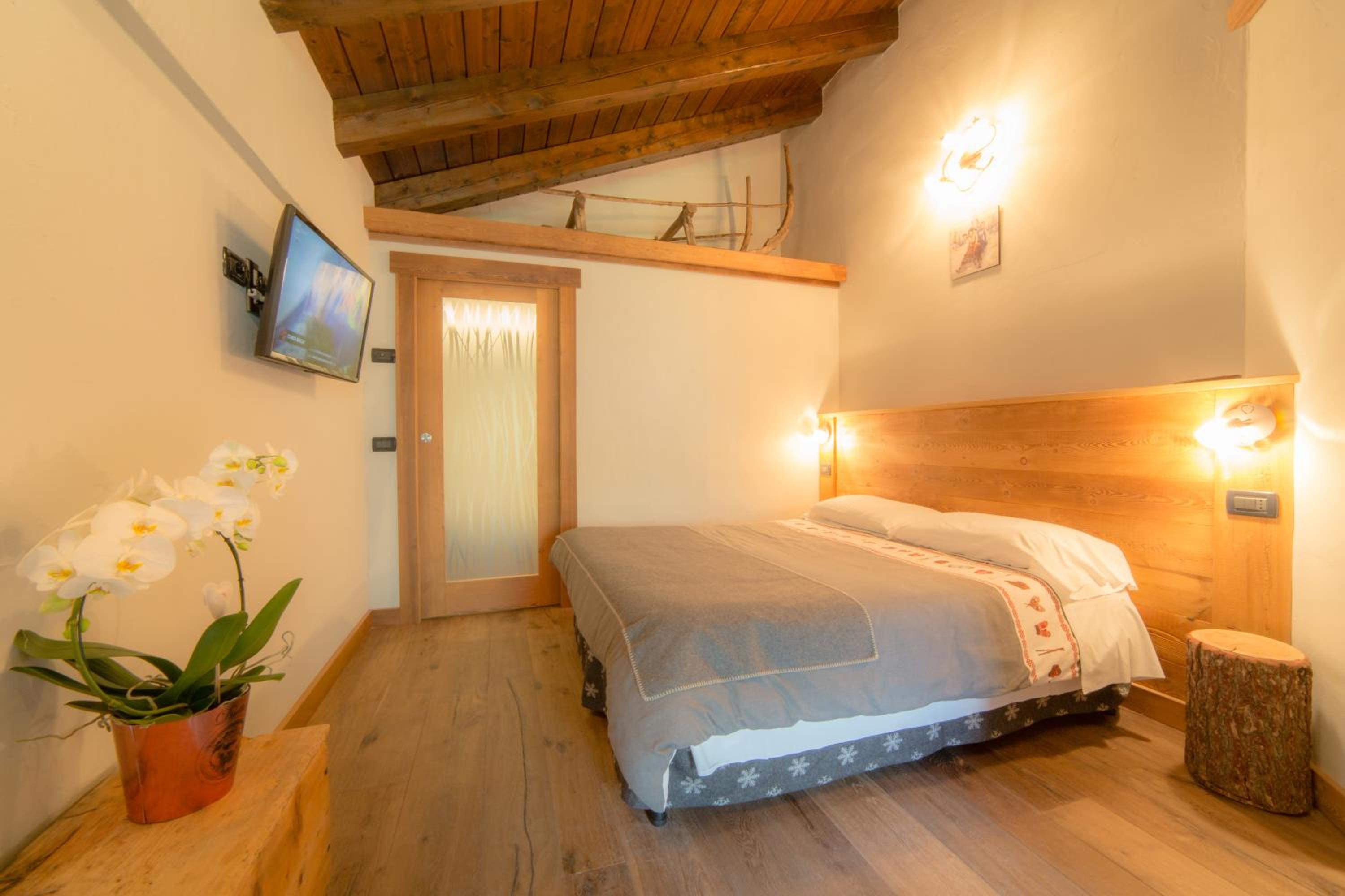 Double Room - Photo 11