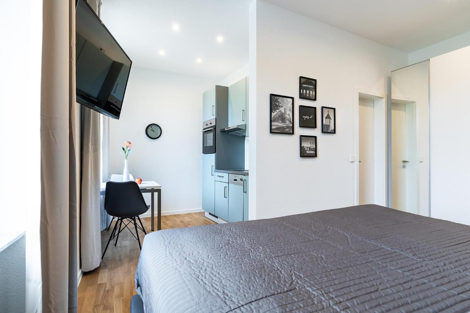 Studio Apartment - Photo 2