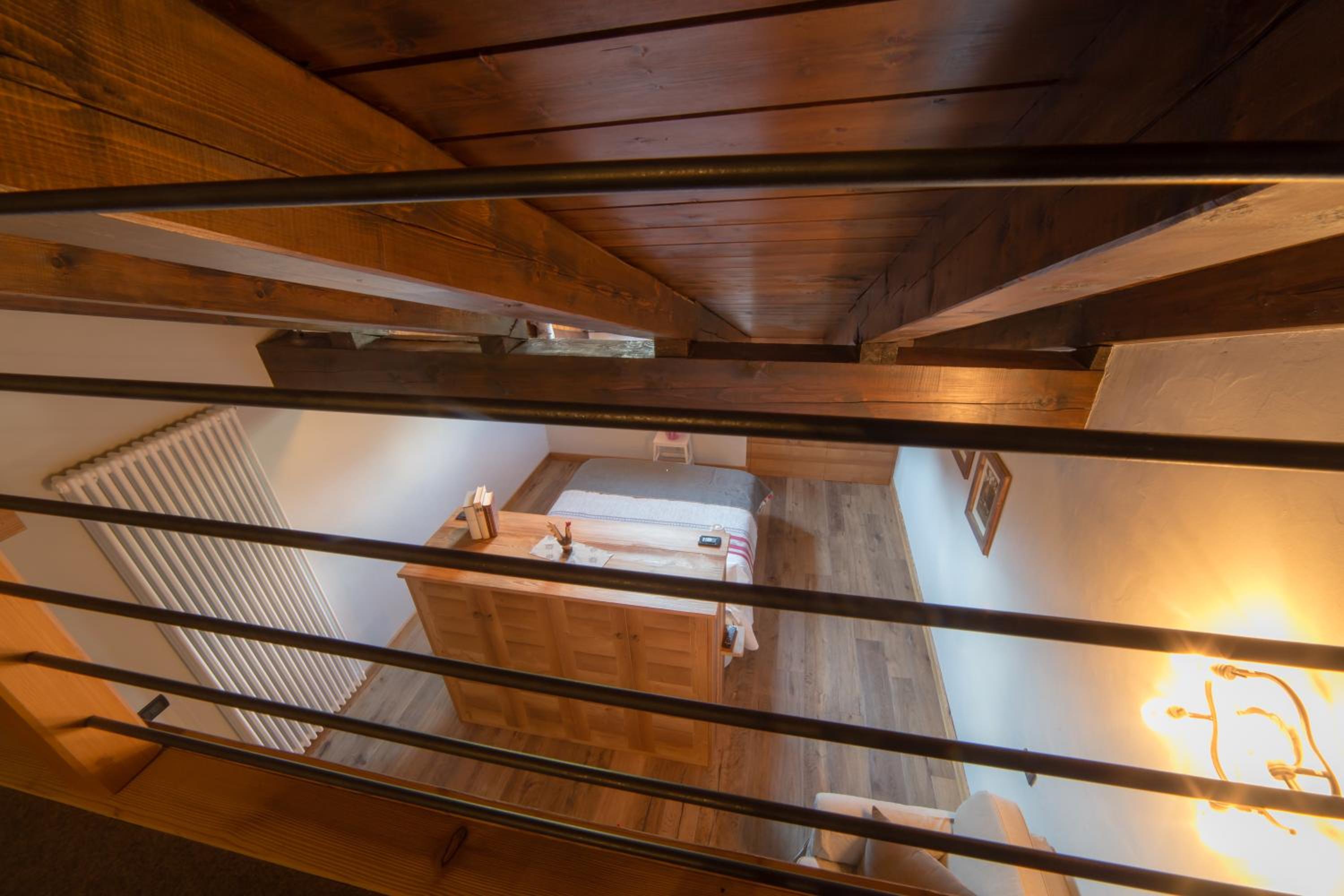 Family Room with Mountain View - Photo 4