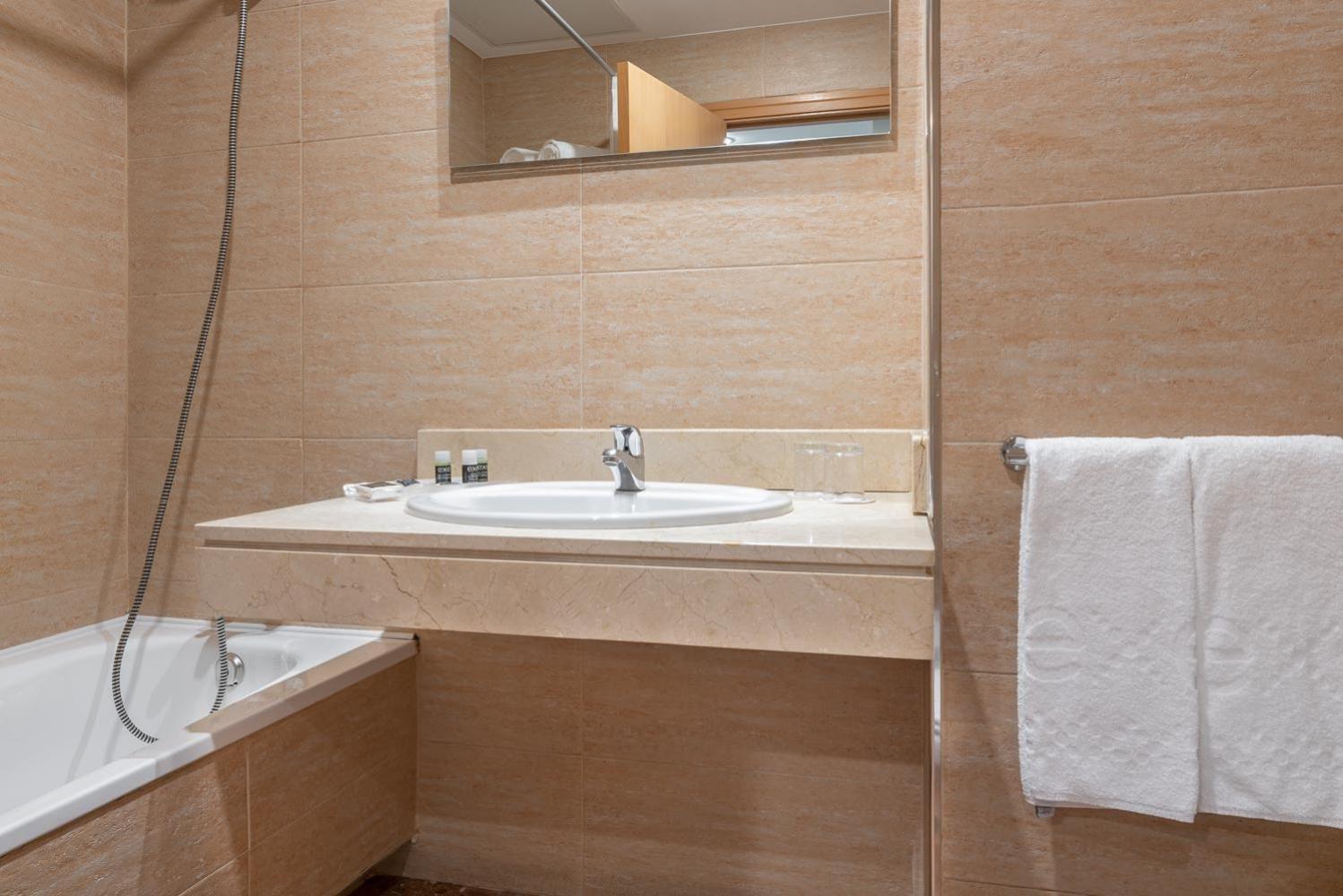 Triple Room - Photo 9