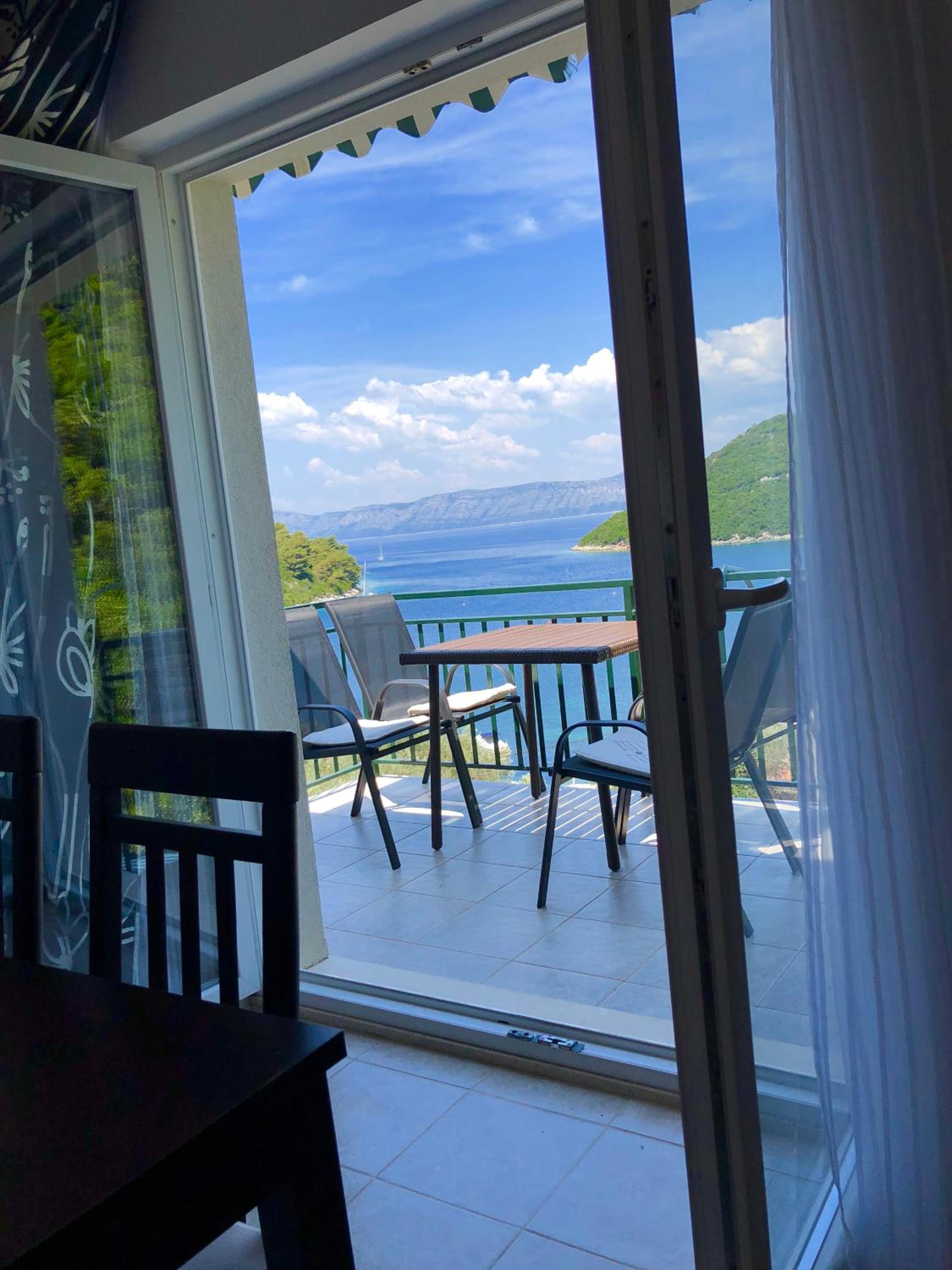 Two-Bedroom Apartment with Balcony and Sea View - Photo 24