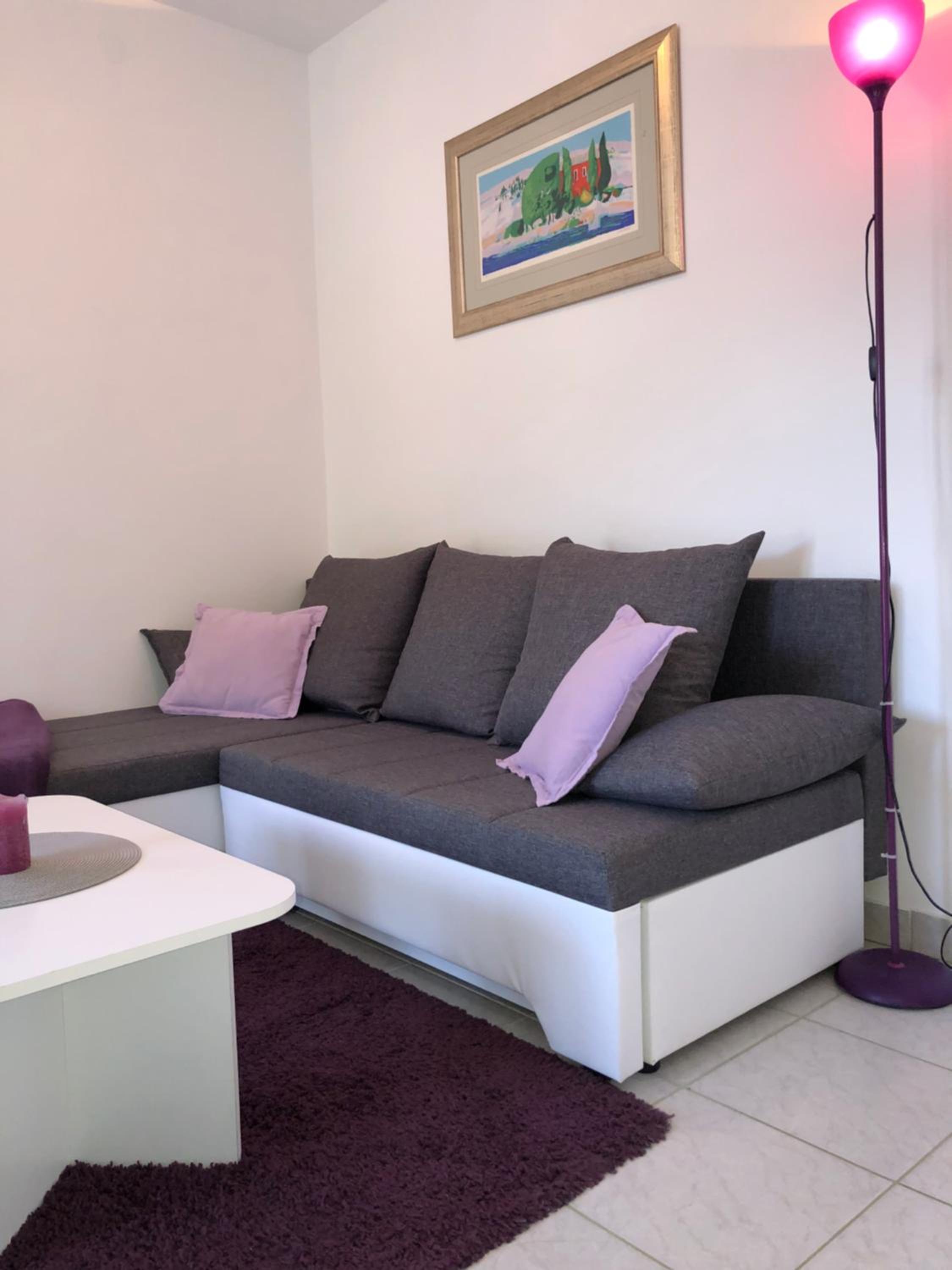 One-Bedroom Apartment with Balcony and Sea View - Photo 10