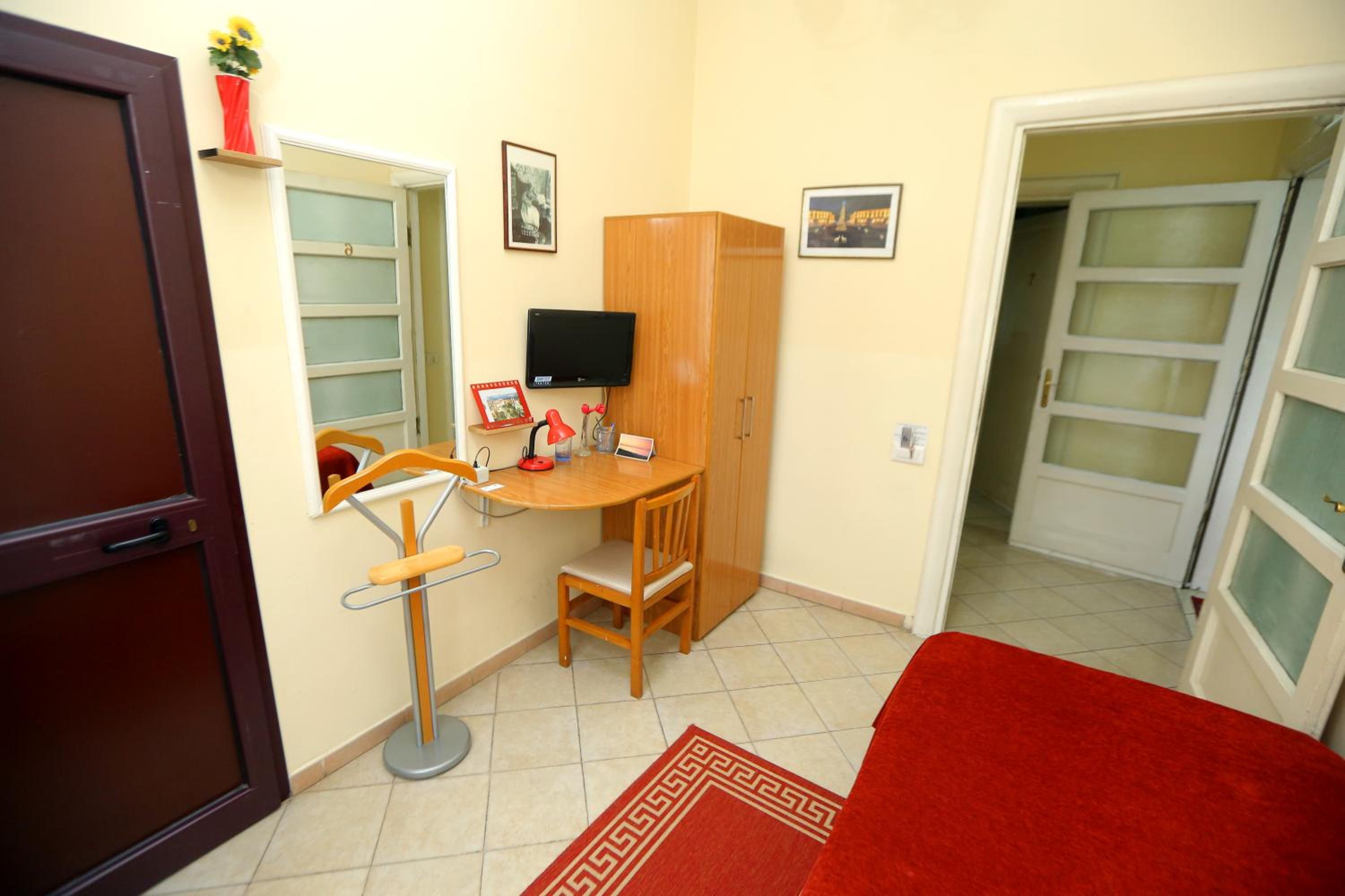 Single Room photo 2