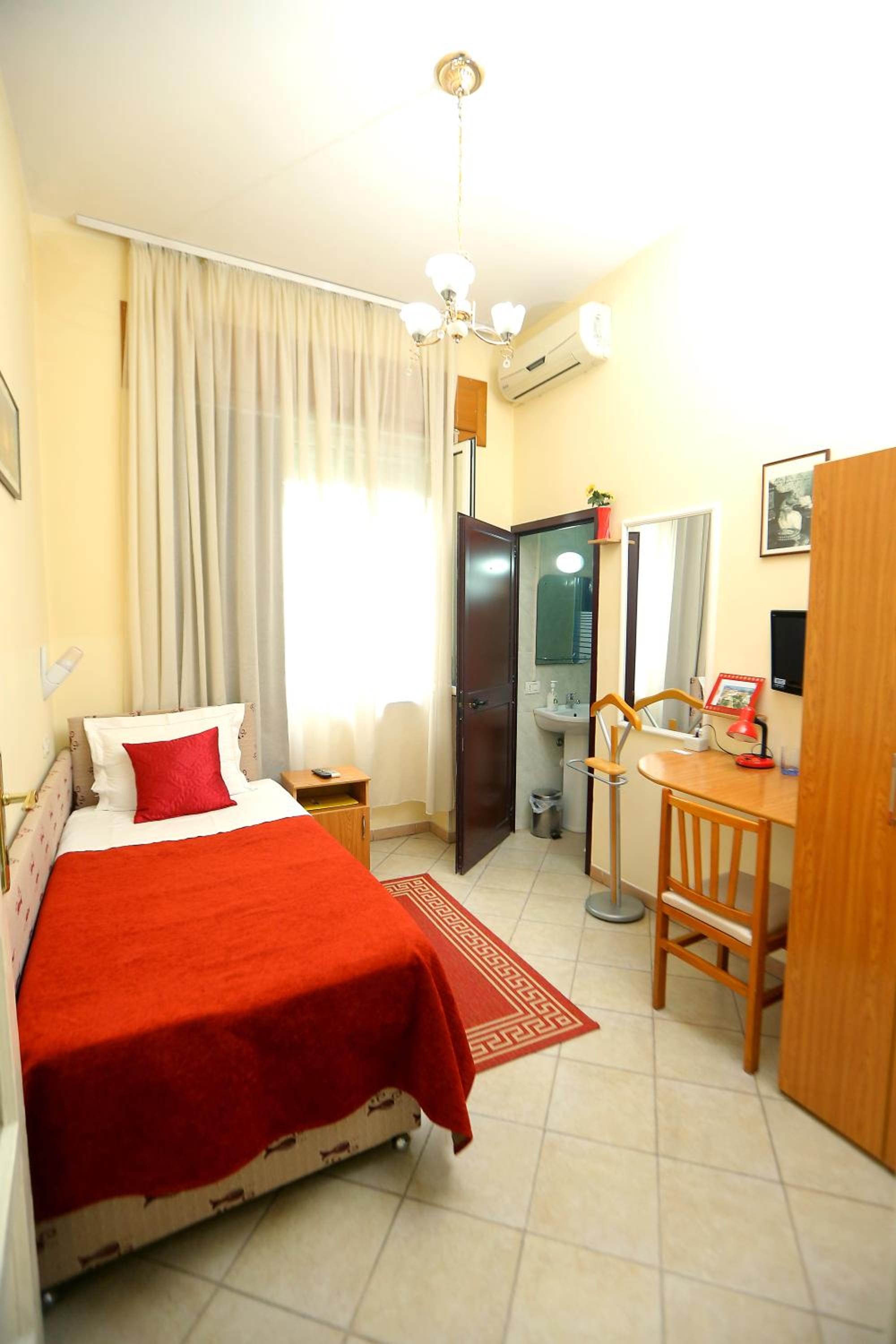 Single Room photo 1