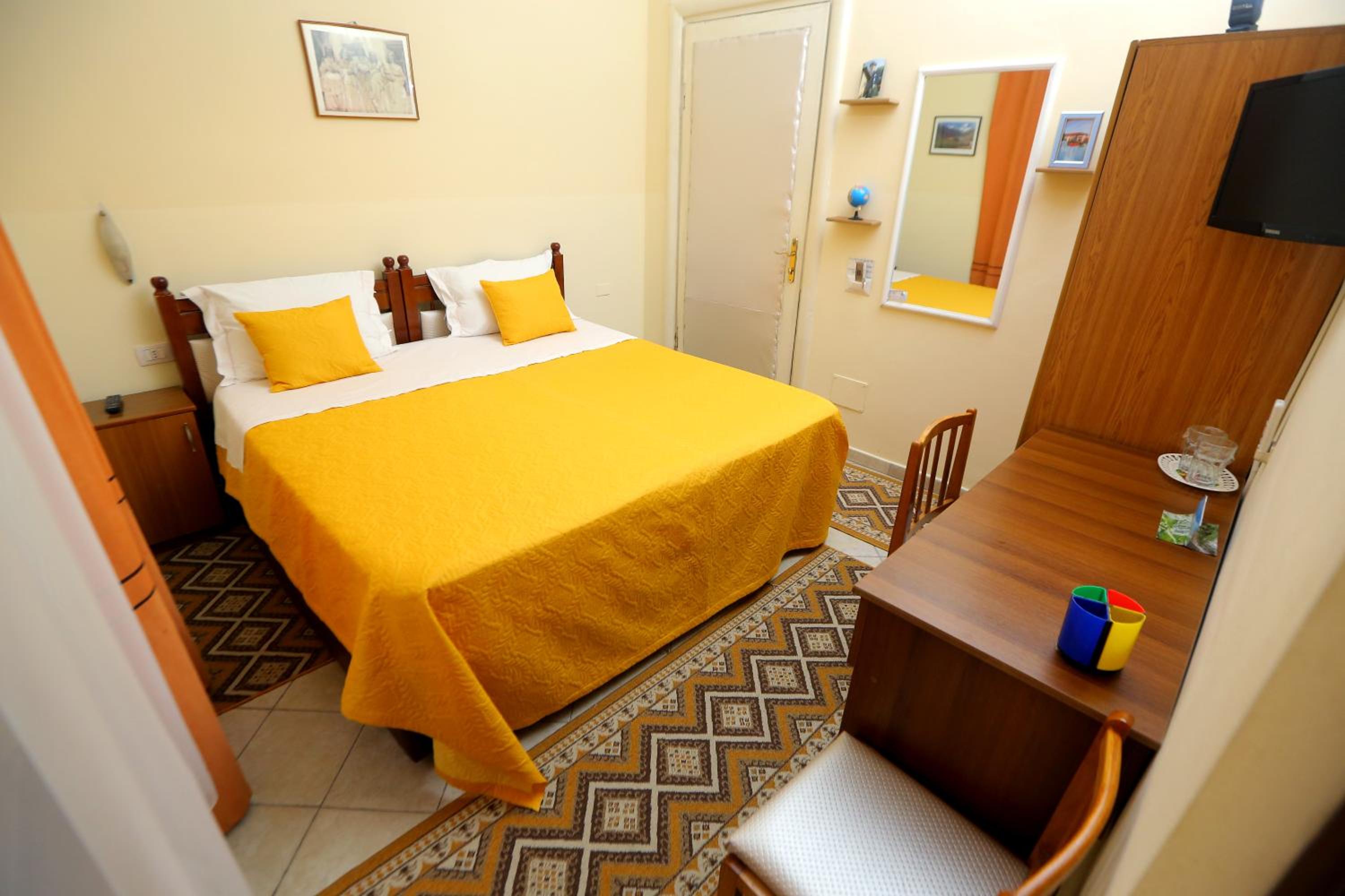 Standard Double Room photo 2