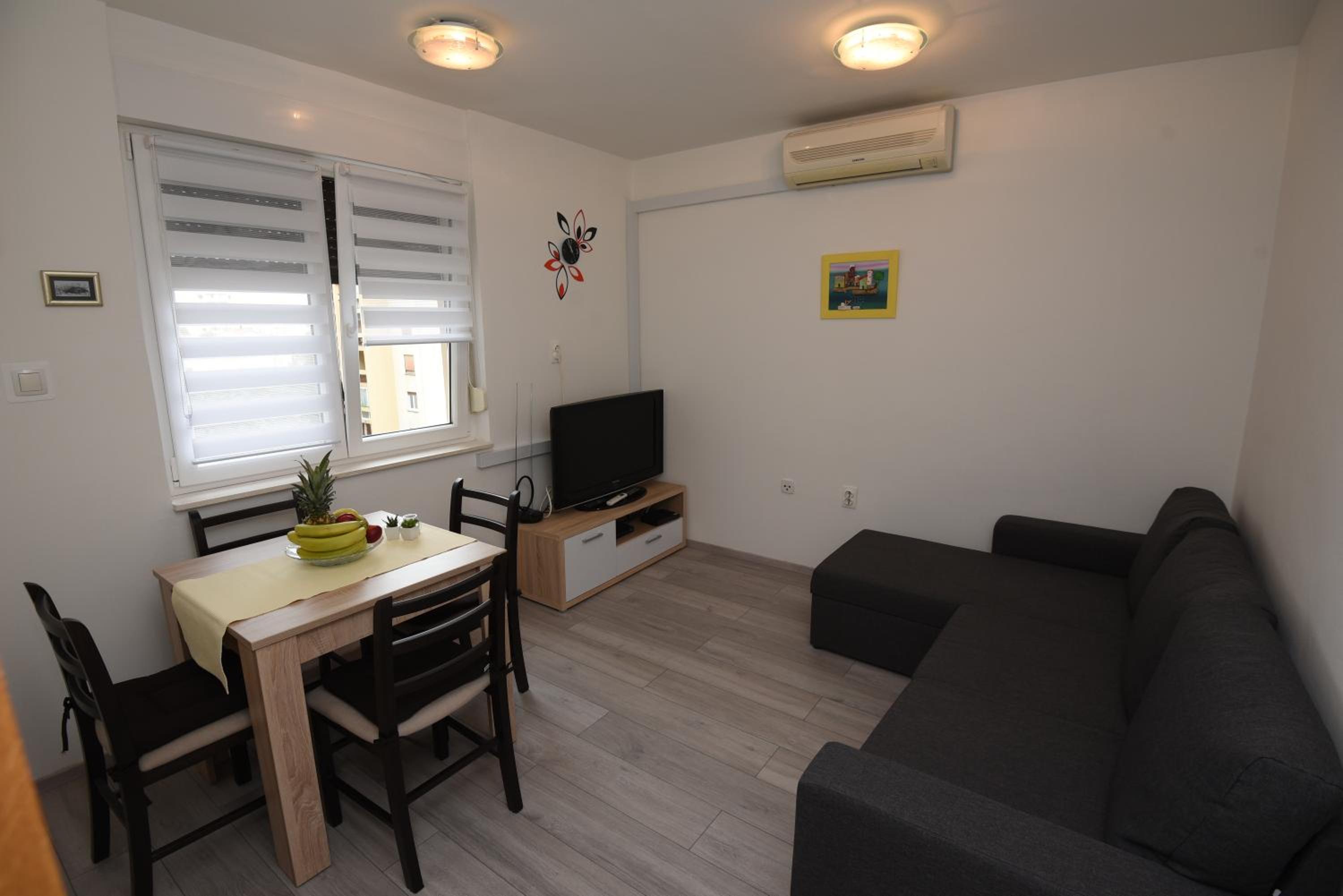 Apartment with Balcony - Photo 18