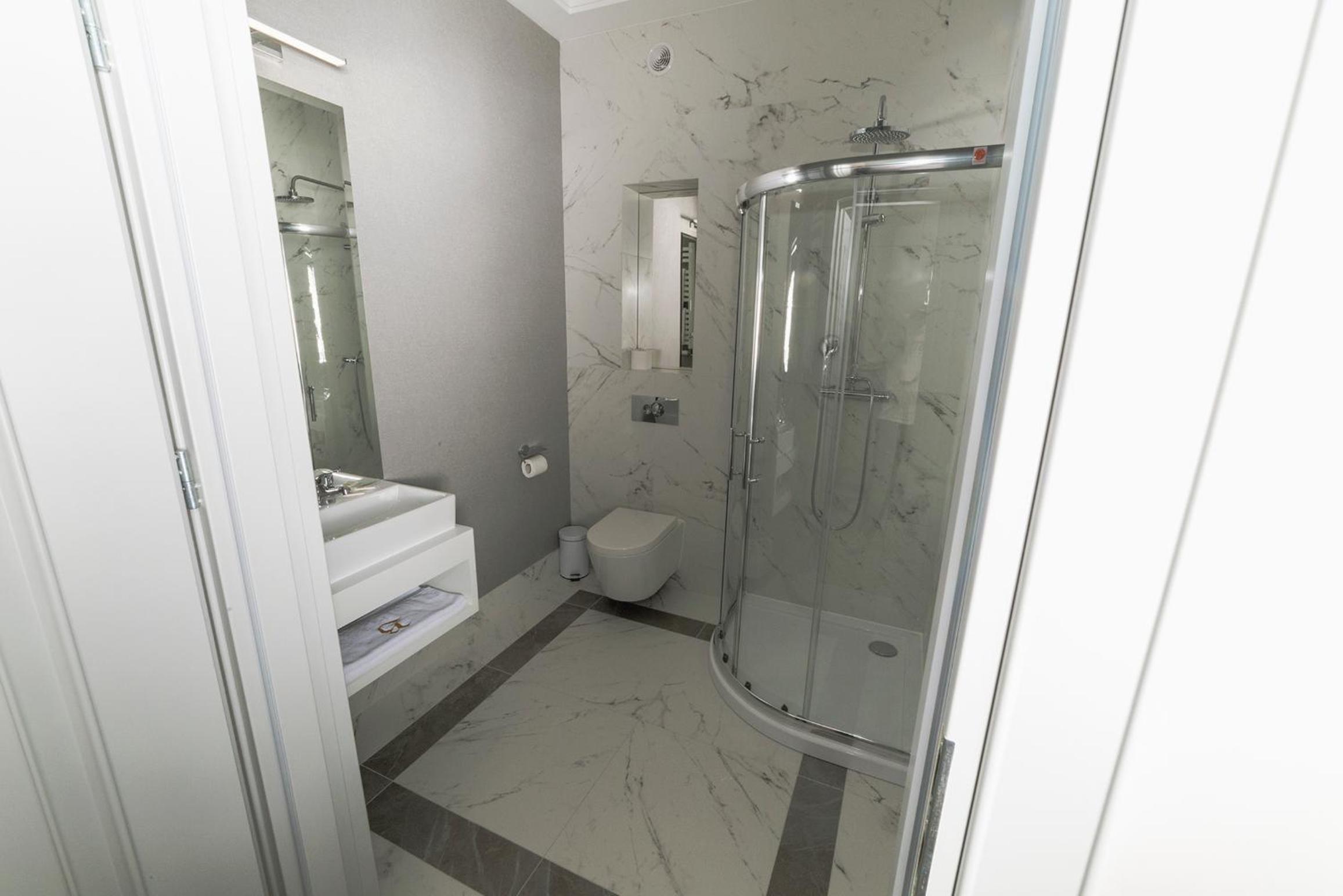 Double Room - Photo 2