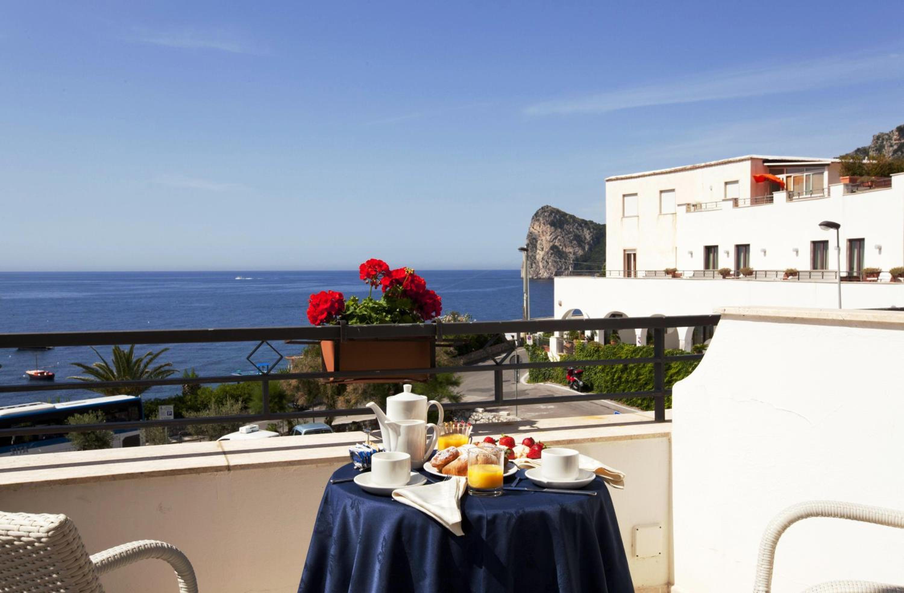 Junior Suite with Sea View - Photo 7
