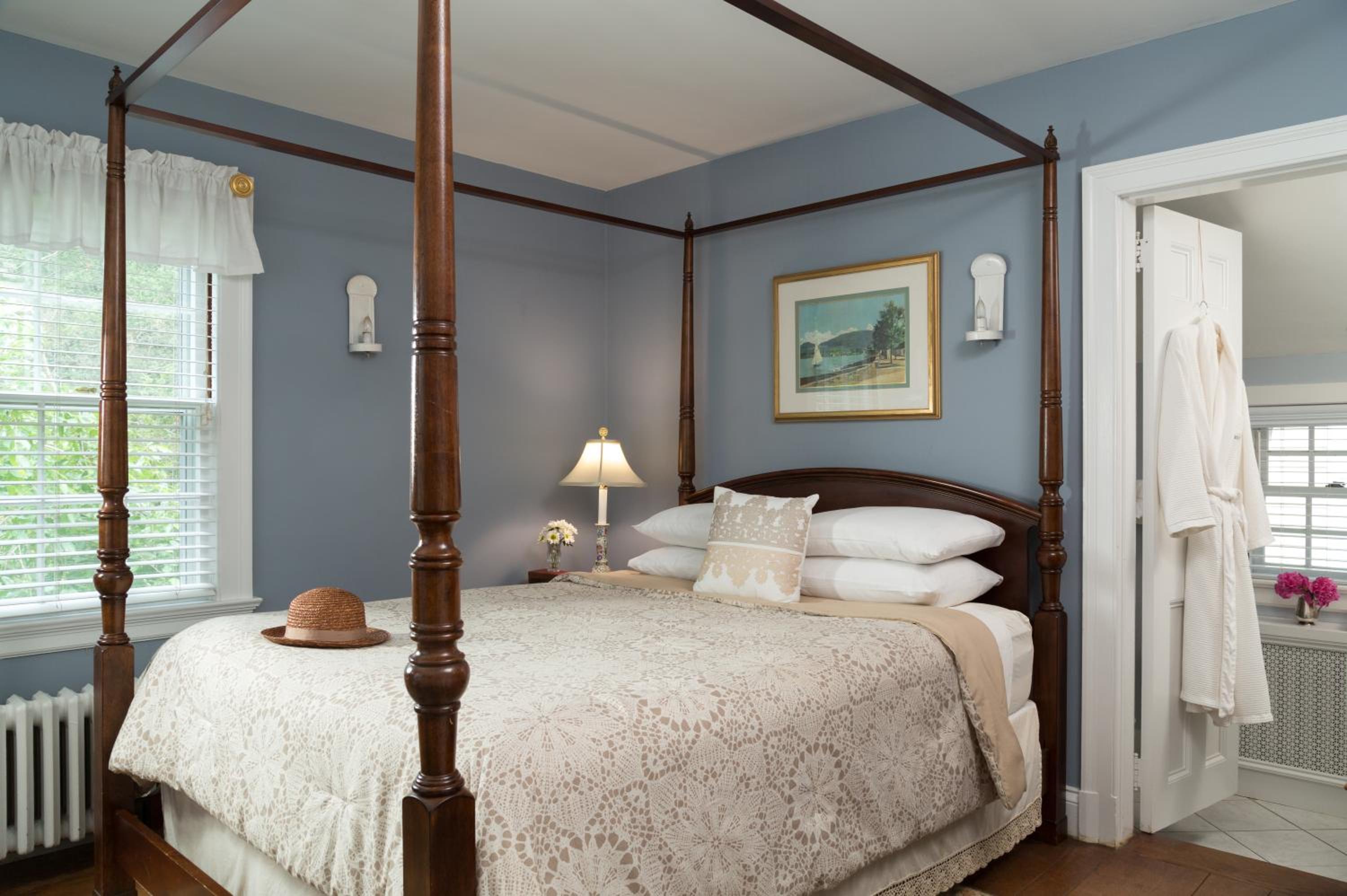 Queen Room - Jennifer photo 3