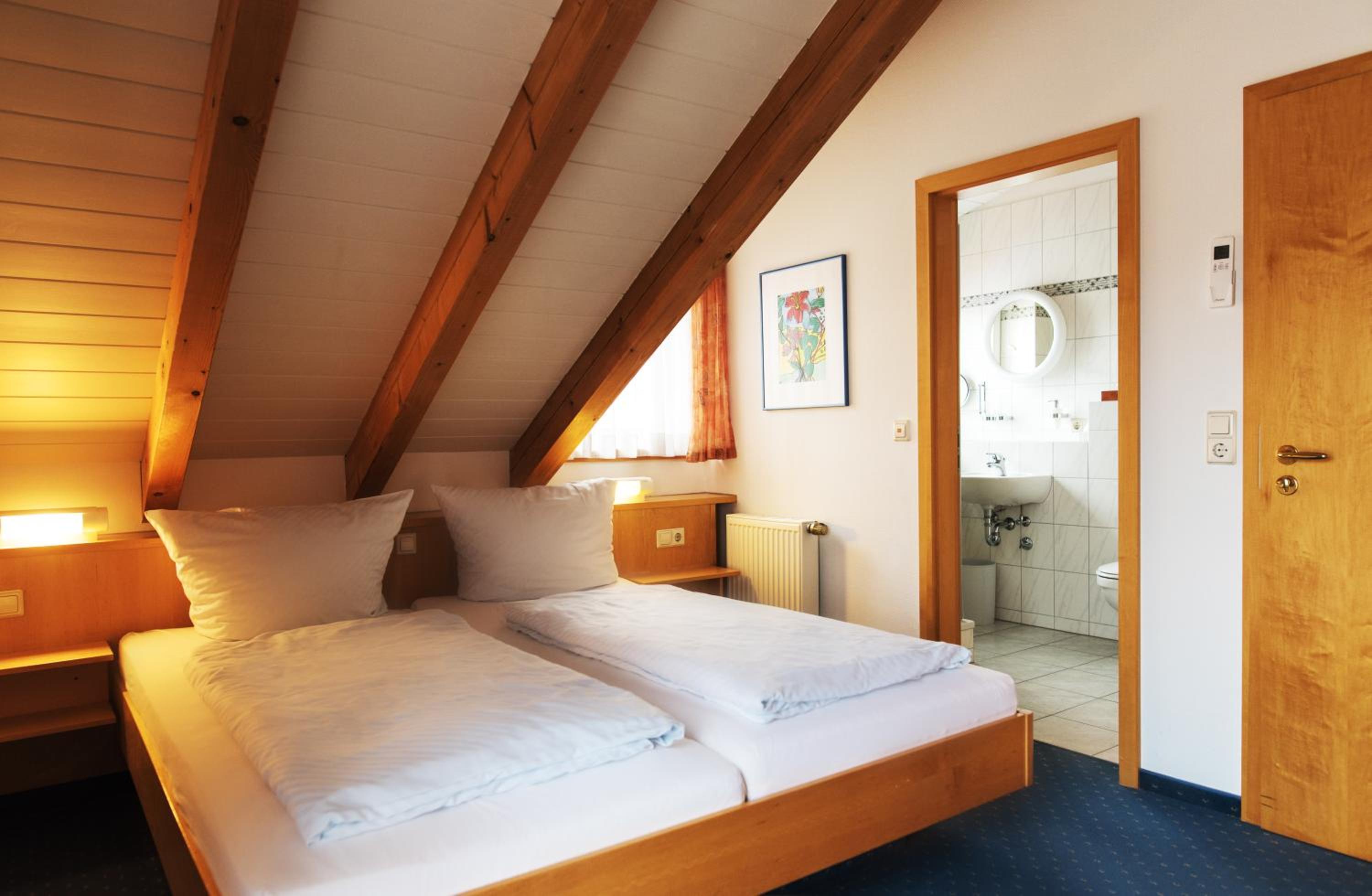 Standard Double Room - Photo 4