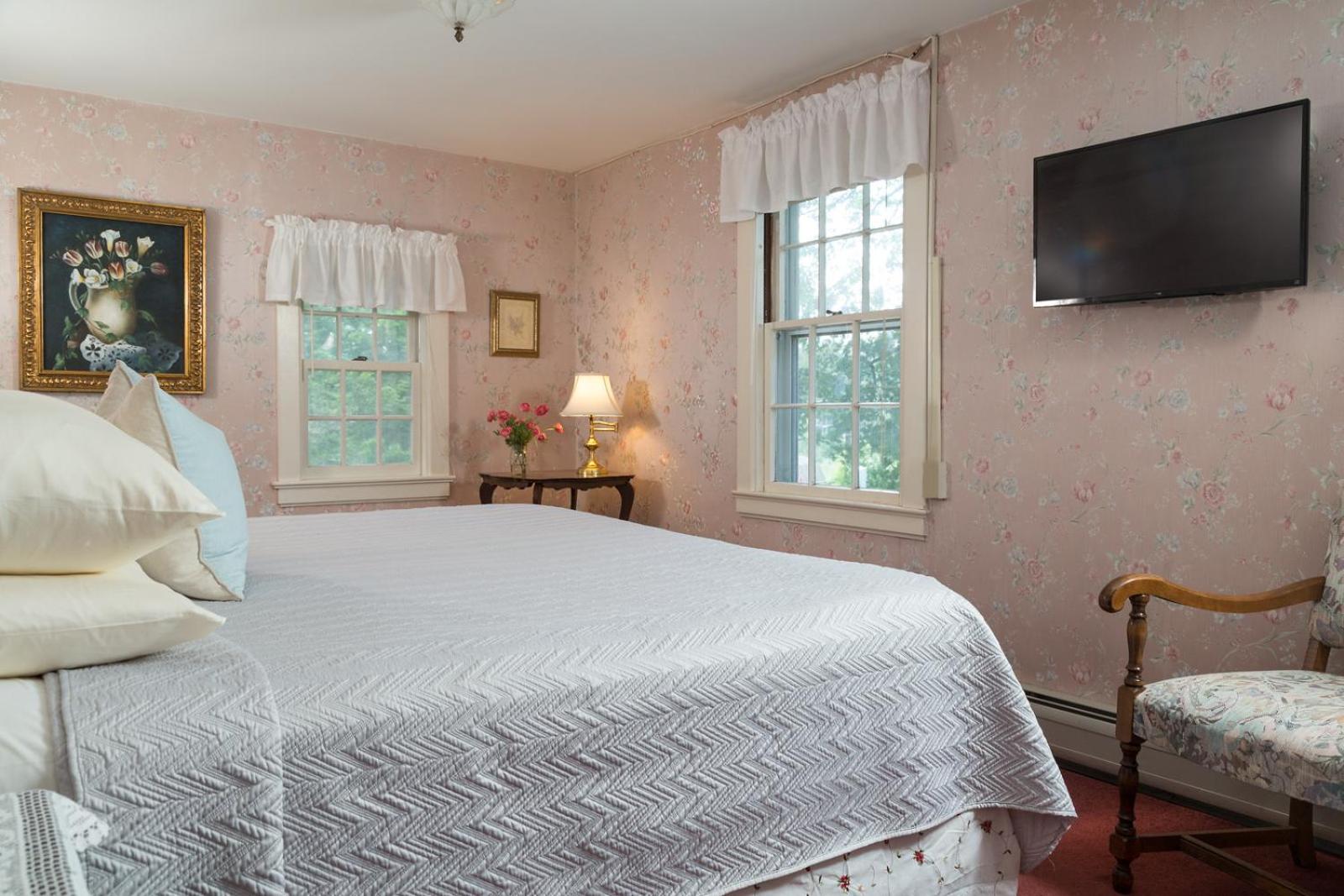 King Room or Two Twin Beds - Zachary photo 3