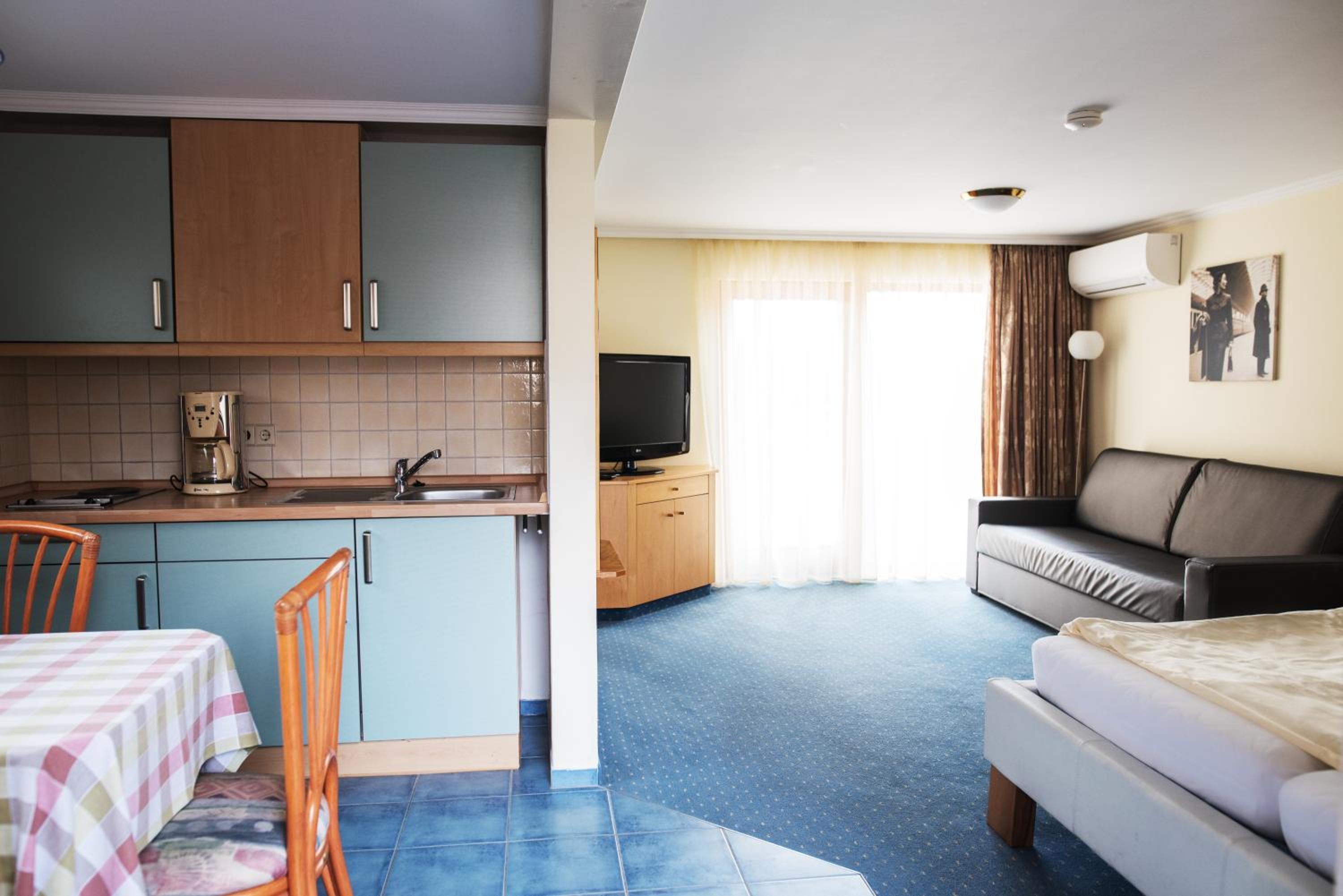 Economy Double Room photo 3