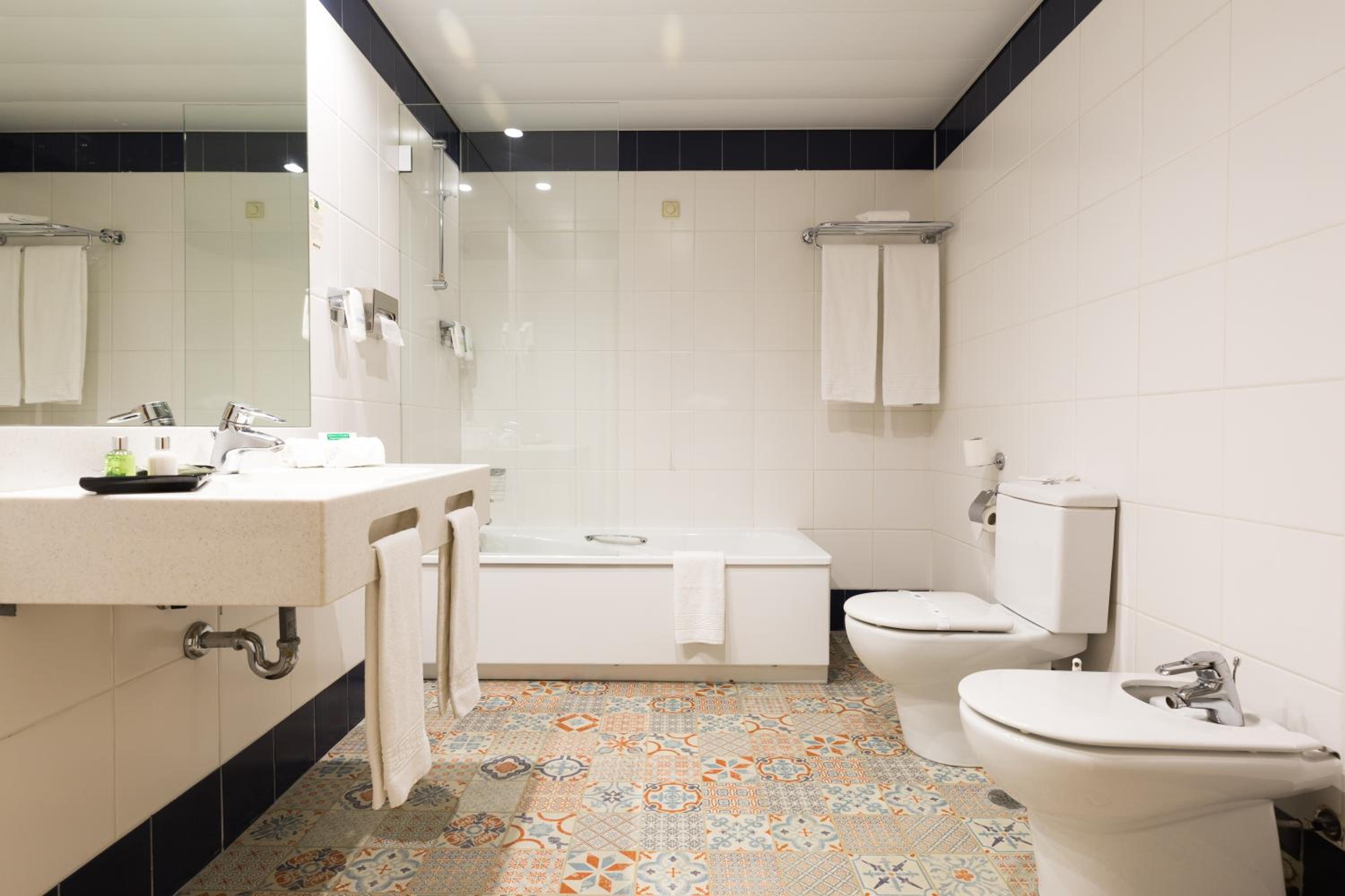 Double or Twin Room - Photo 9