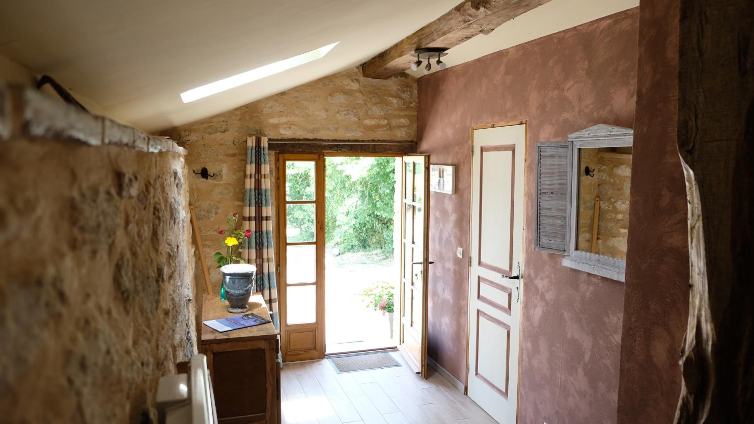 Deluxe Double Room with Shower - Photo 2