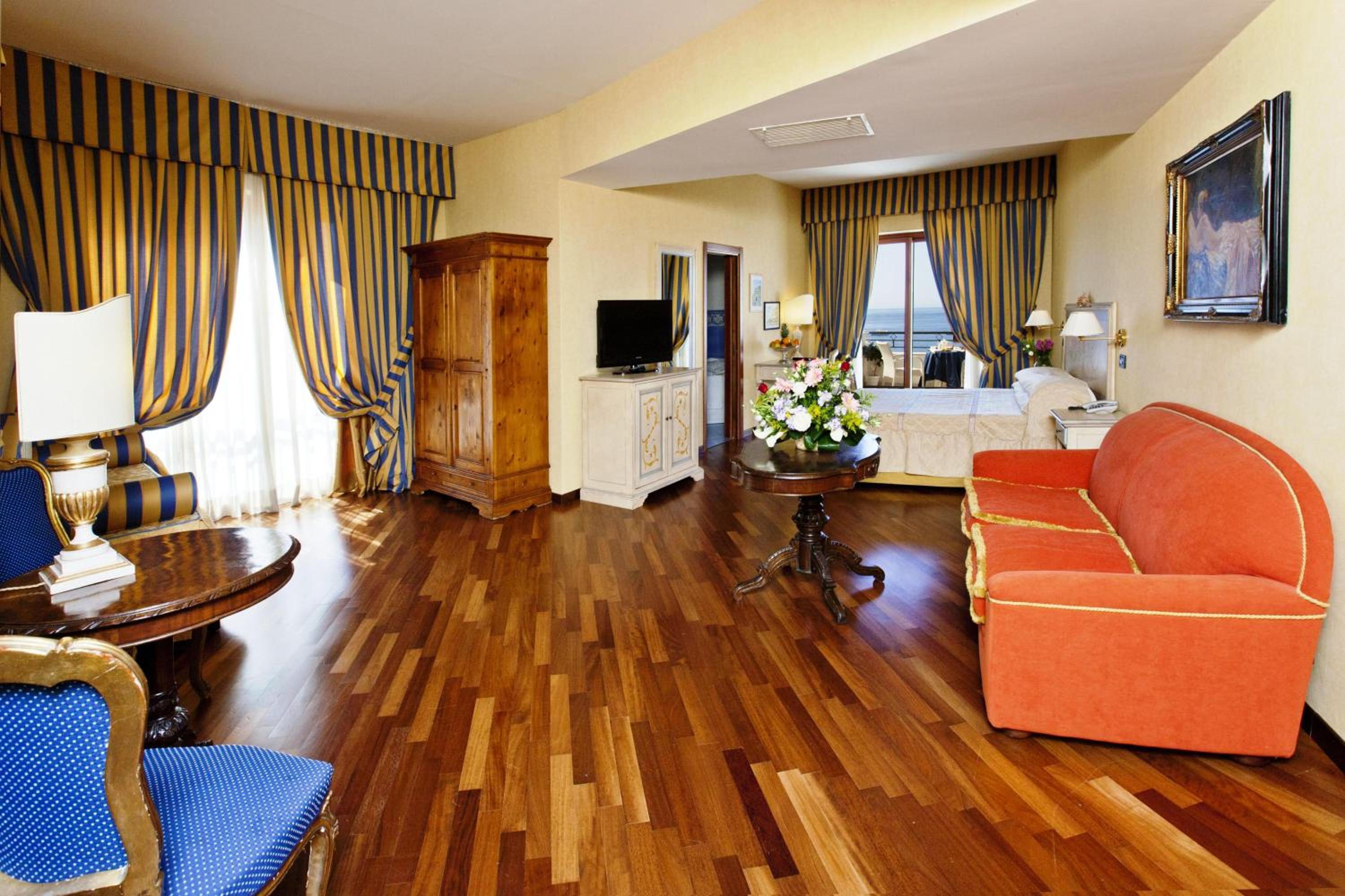 Junior Suite with Sea View - Photo 3