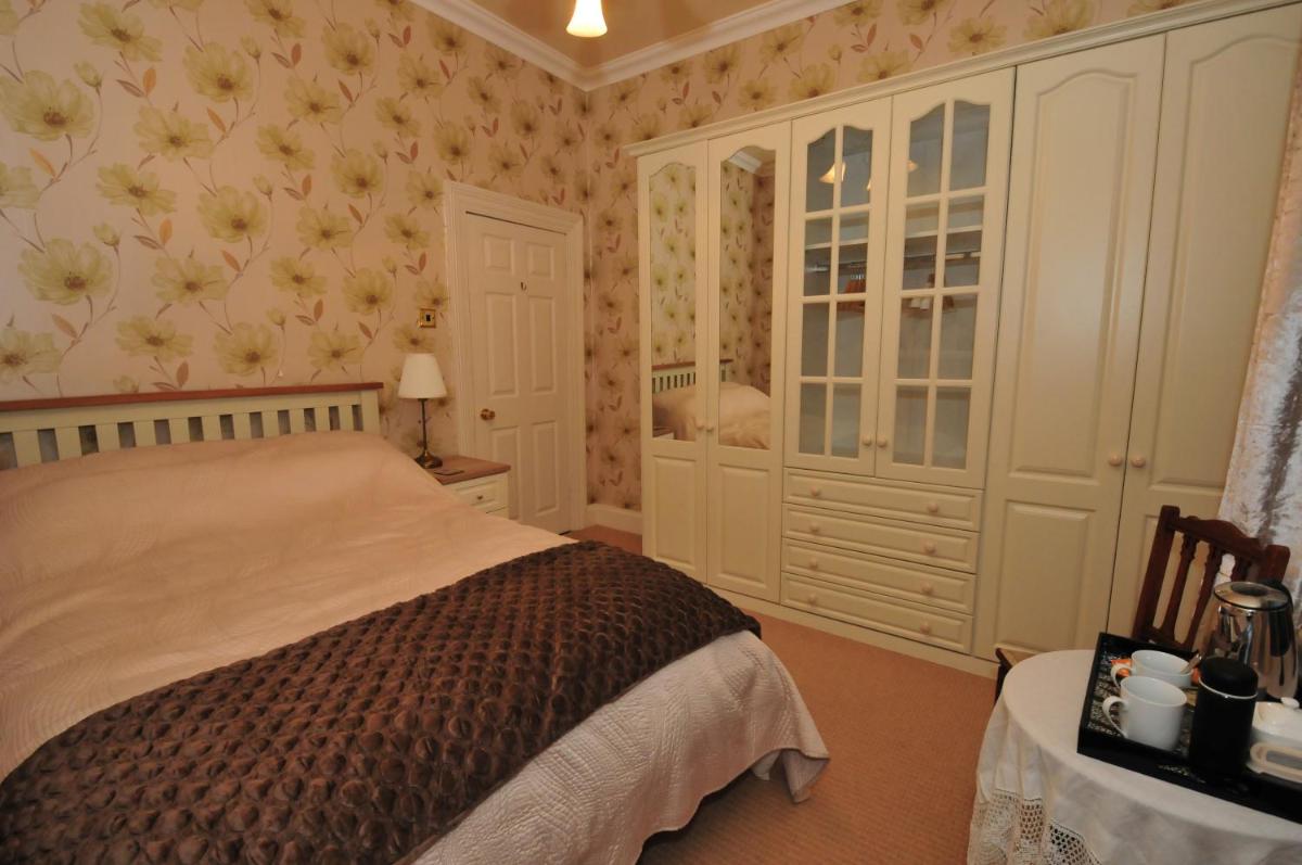 Double Room with Private External Bathroom photo 2