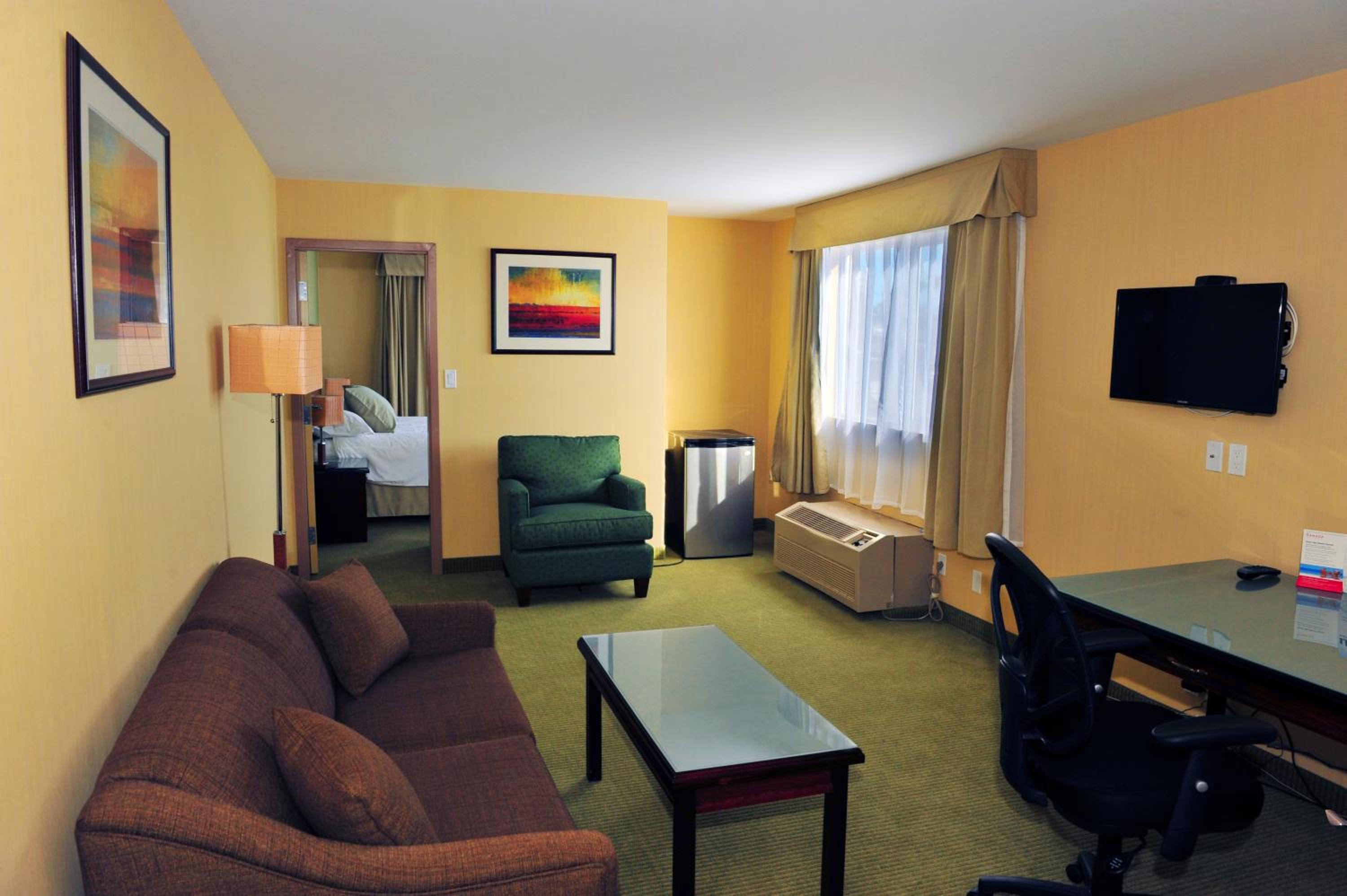King Suite - Non-Smoking - Photo 5