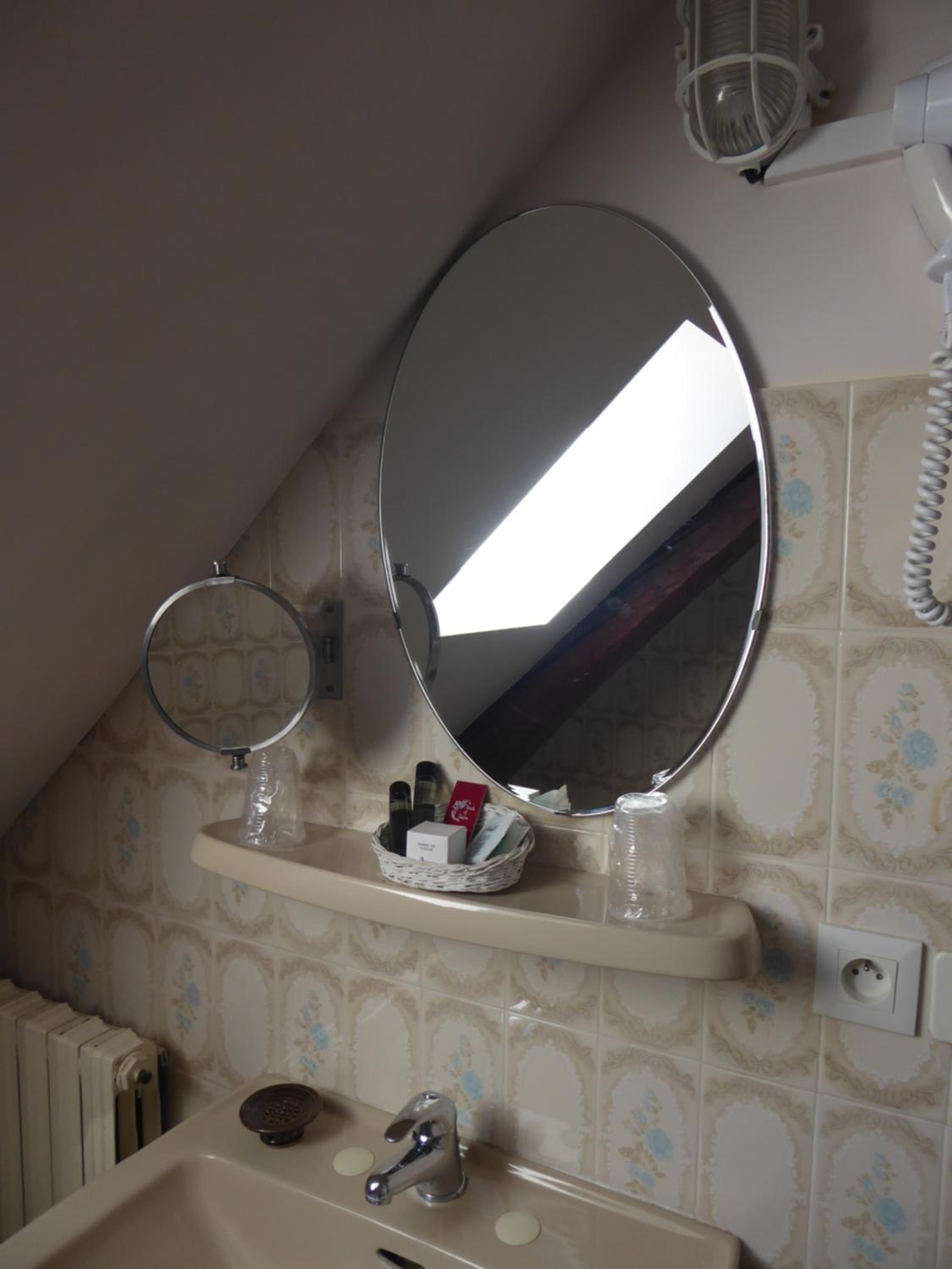 Small Double Room - Photo 8
