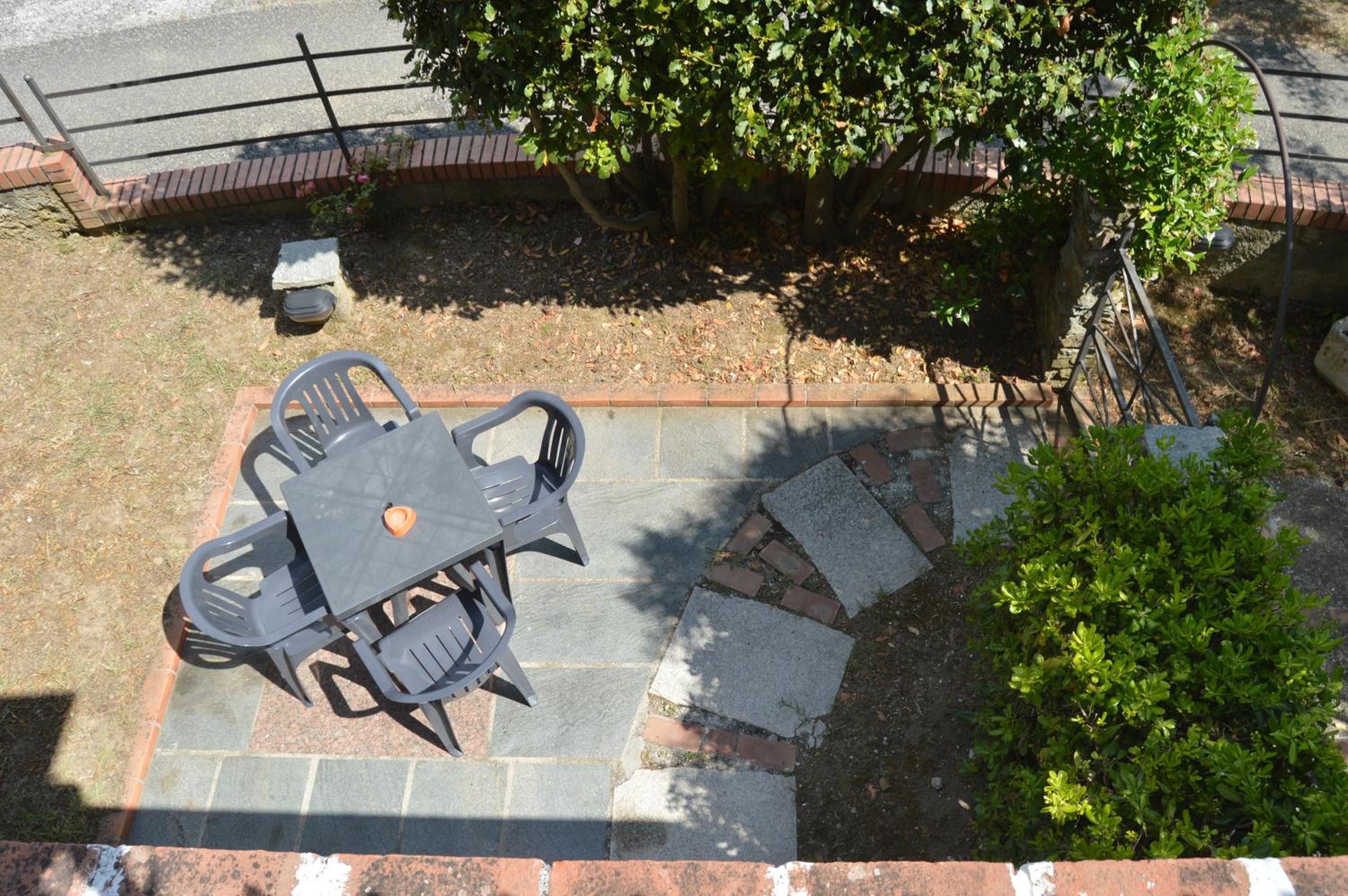 Apartment with Balcony photo 2