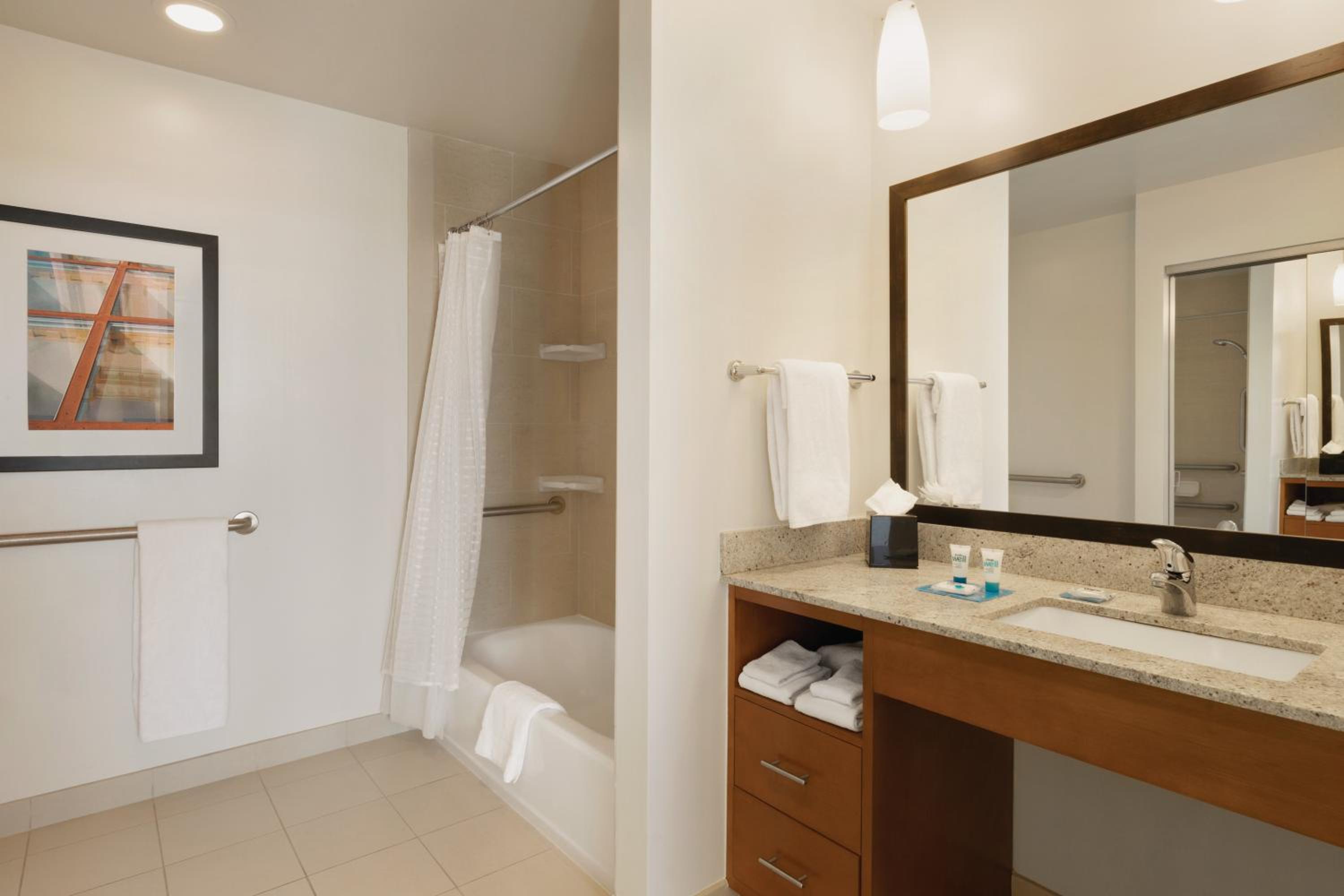 One-Bedroom King Suite with Accessible Tub - Disability Access - Photo 2