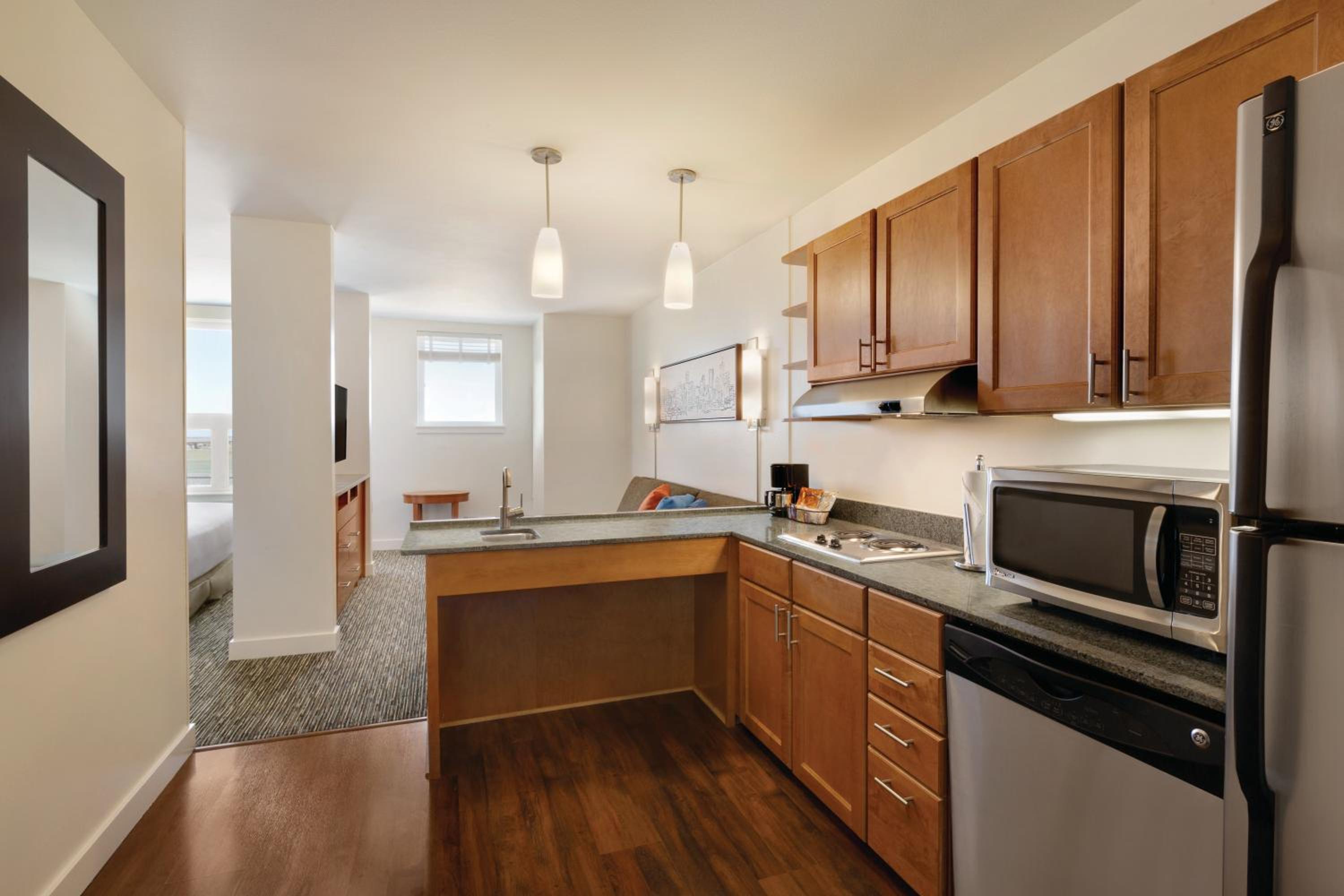 King Studio Suite - Photo 8