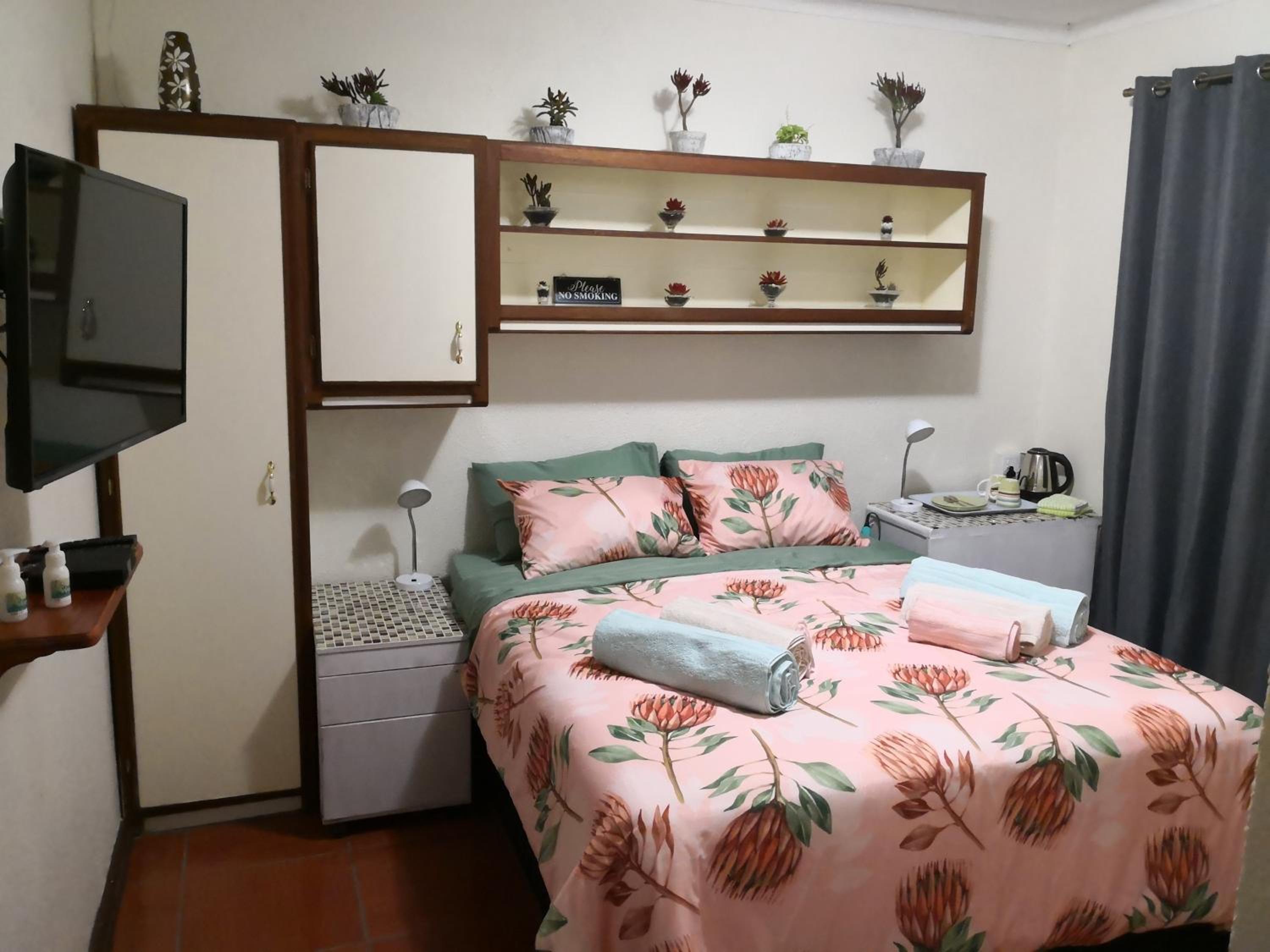 Double Room with Shared Bathroom photo 3