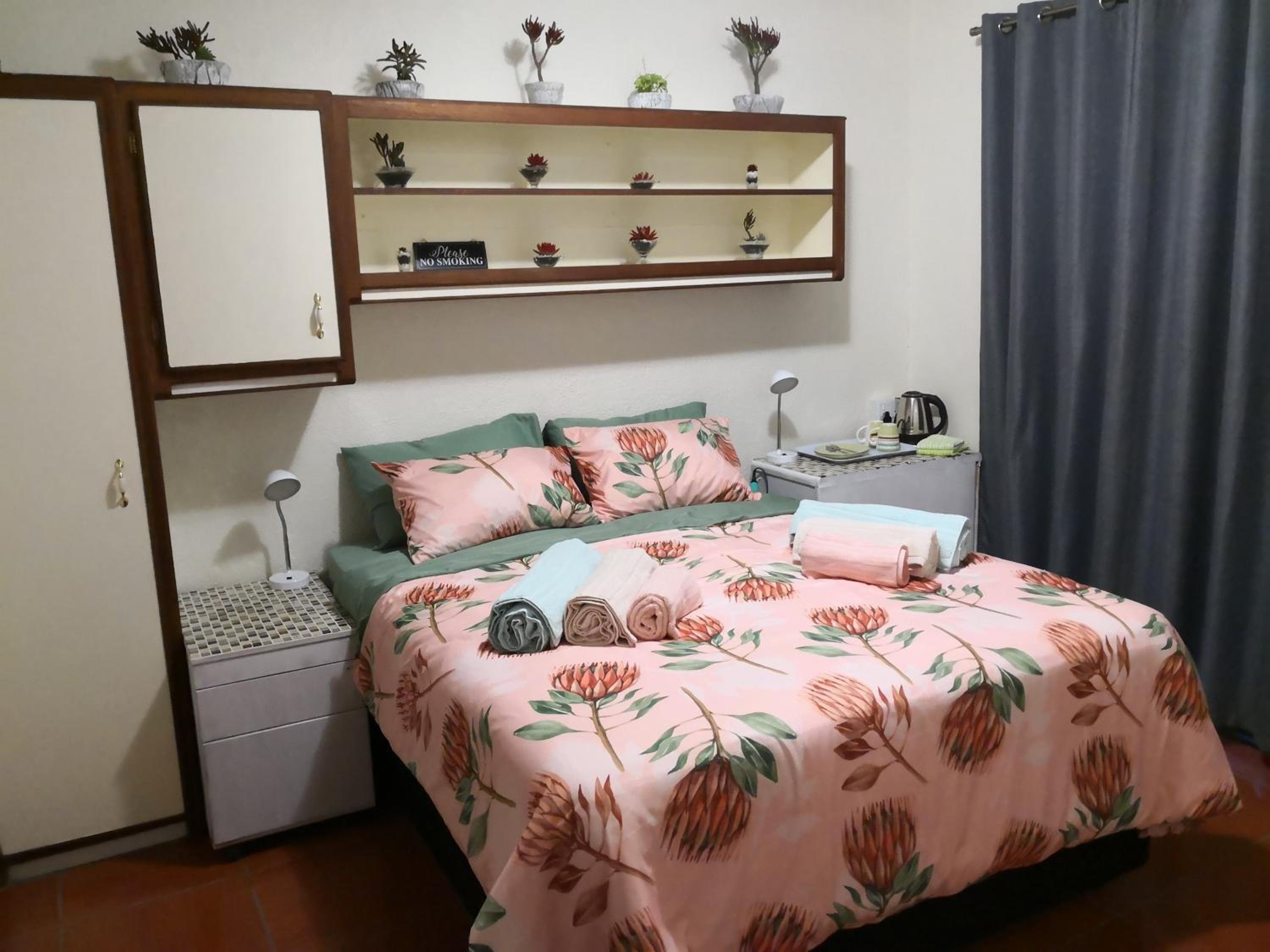 Double Room with Shared Bathroom photo 2