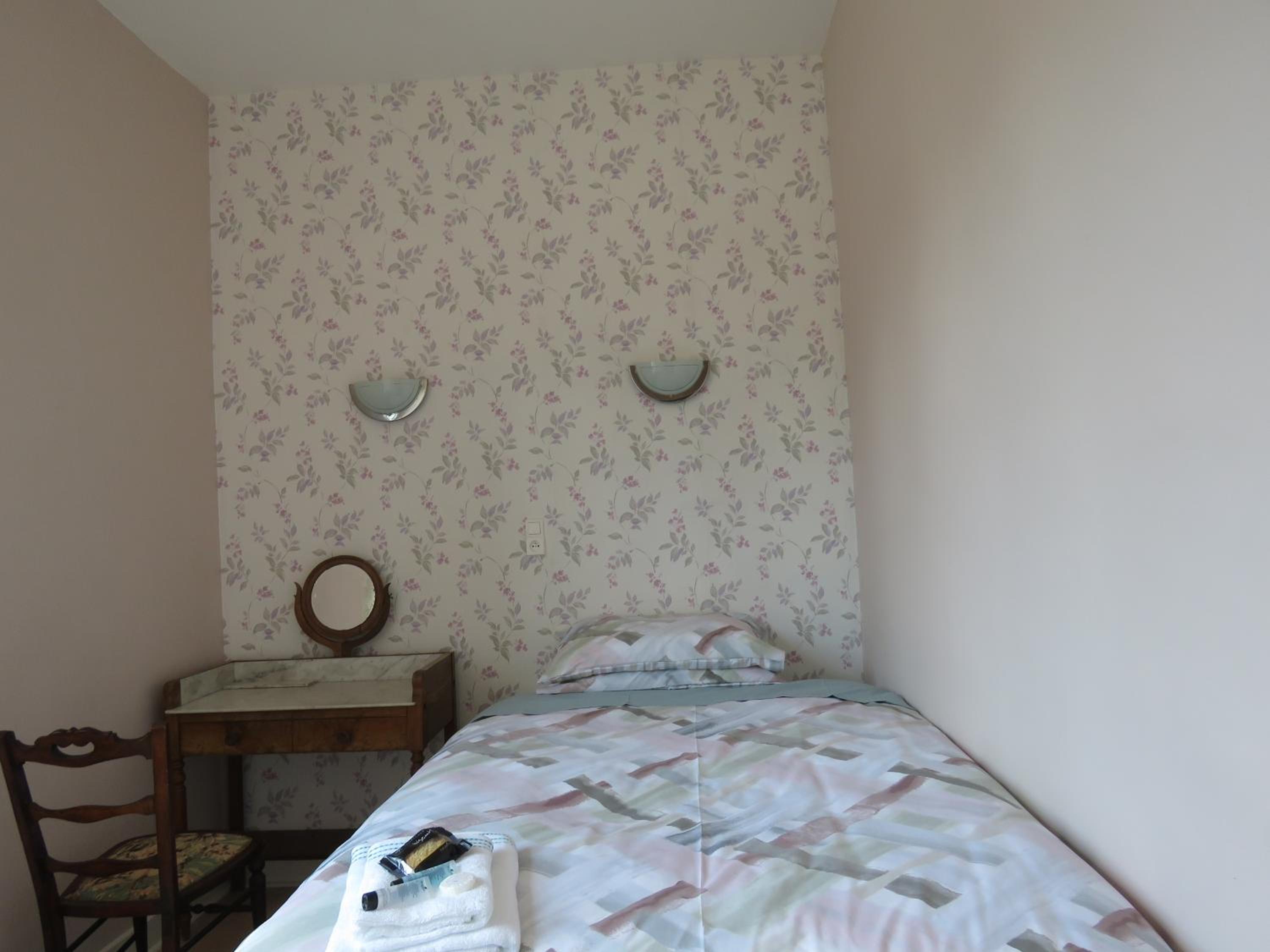 Standard Single Room with Shower photo 1