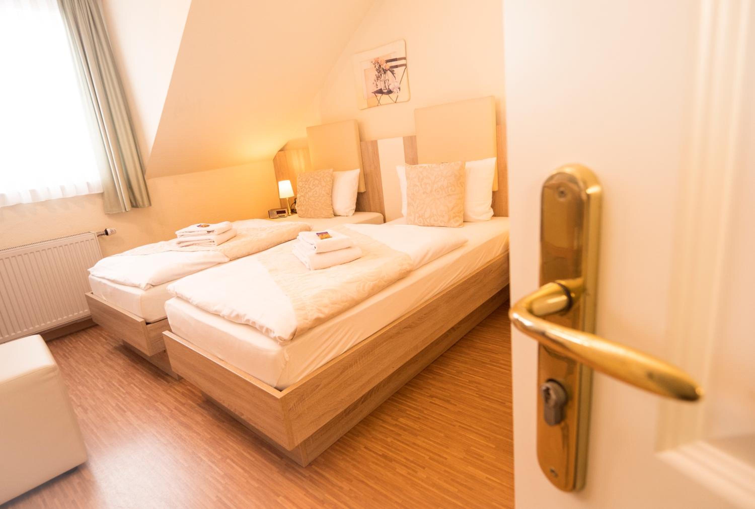 Double or Twin Room - Photo 7