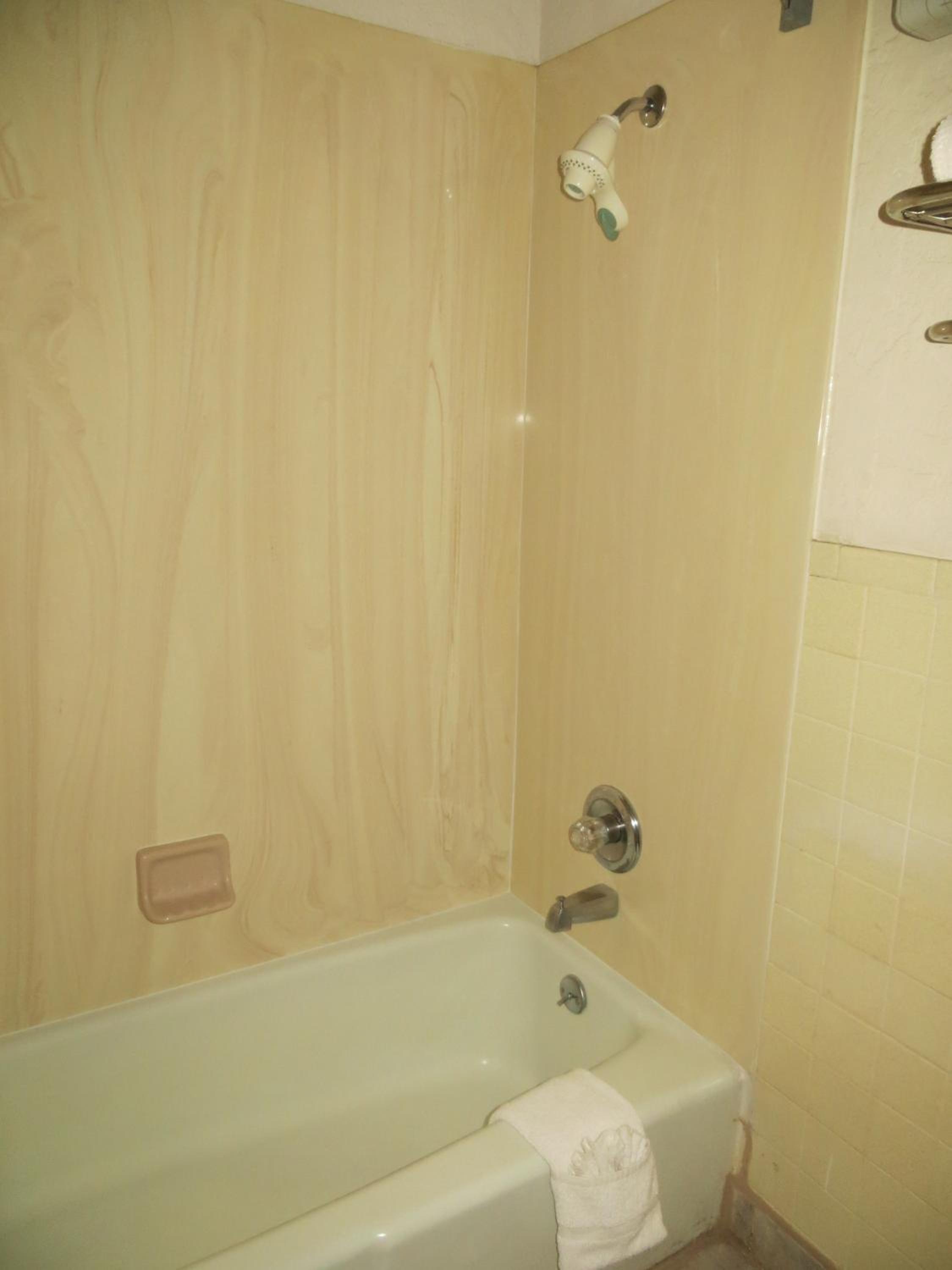 King Room - Non-Smoking - Photo 3