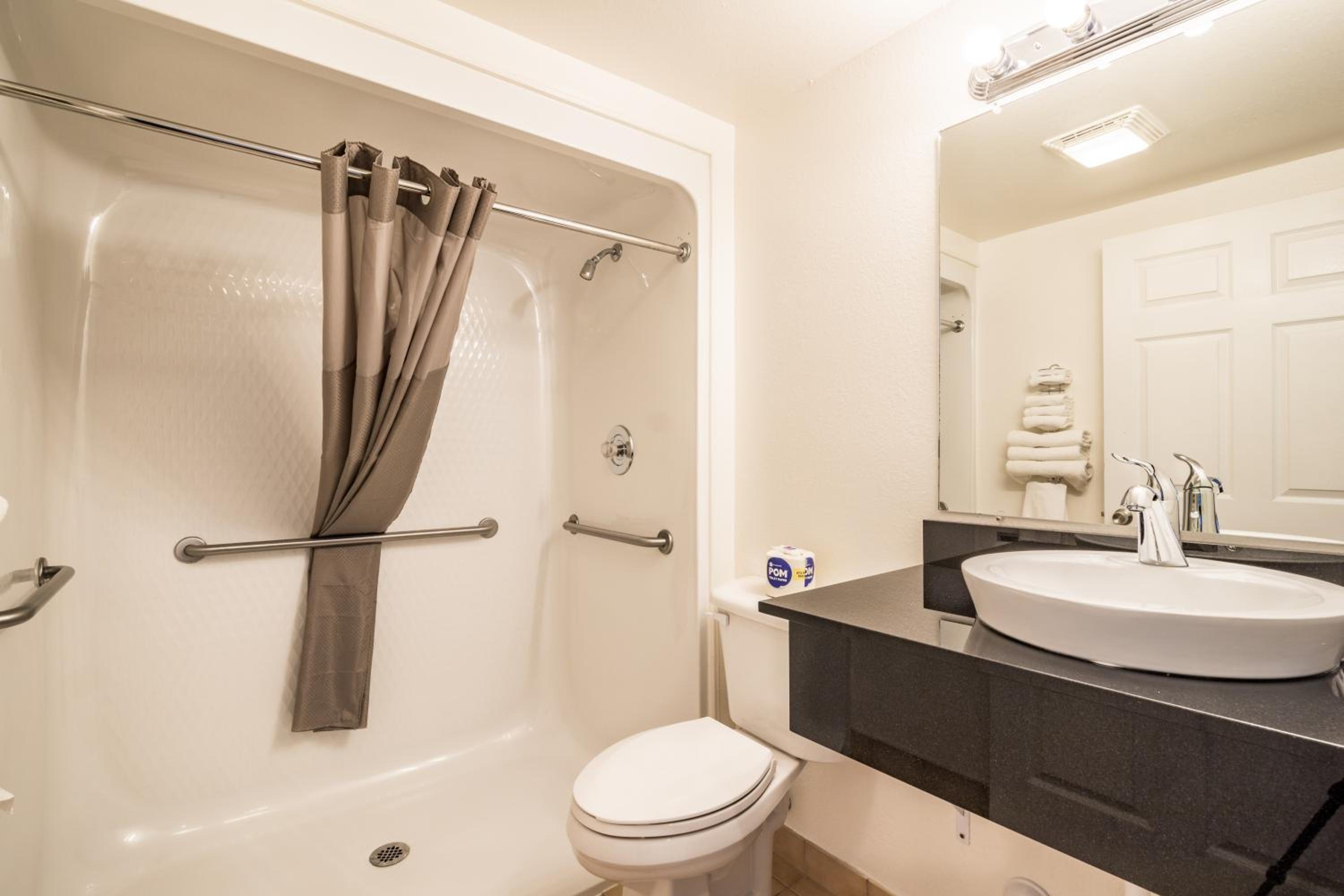 King Room - Disability Access - Non-Smoking - Photo 2
