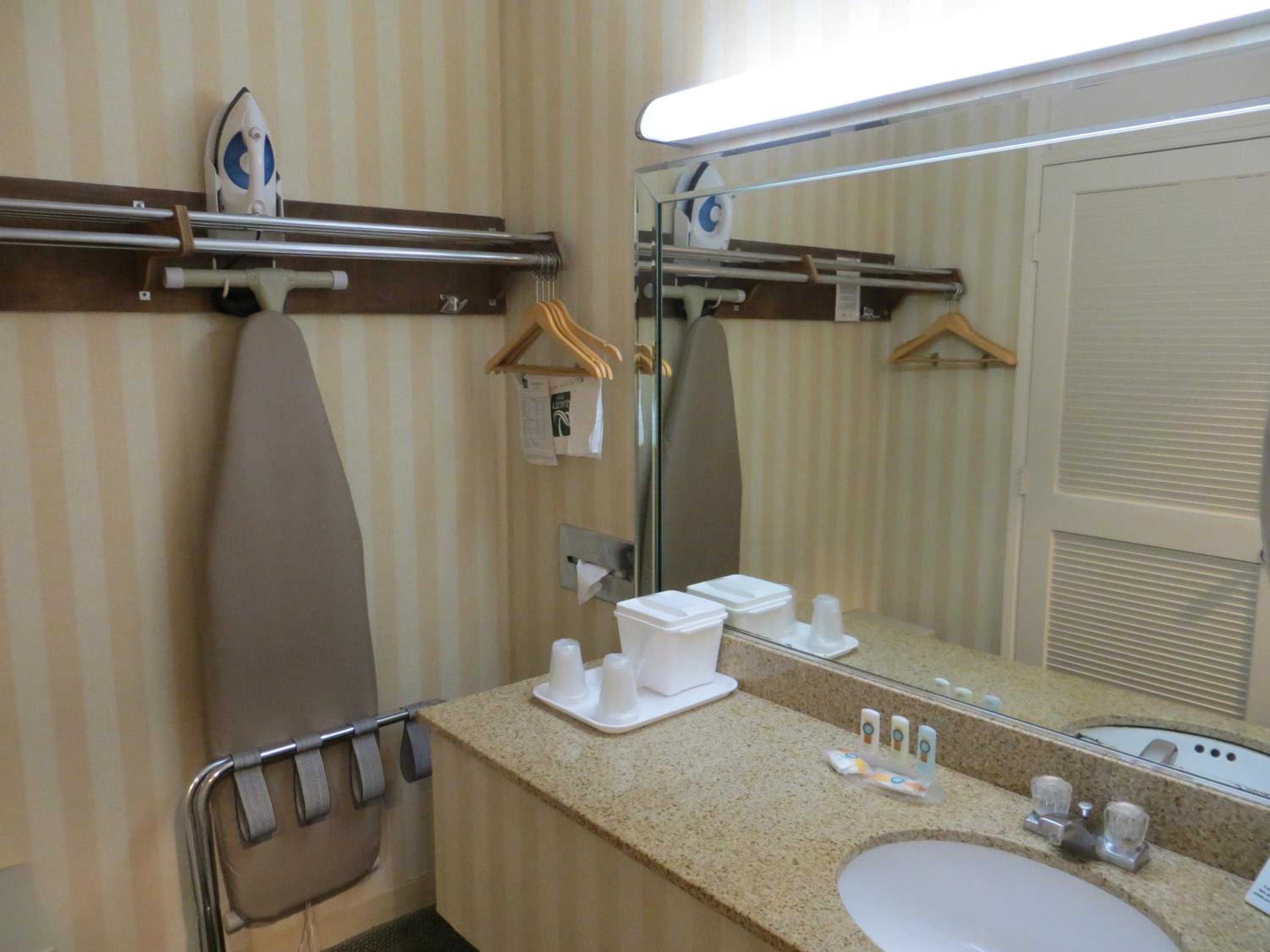 King Room - Non-Smoking - Photo 4