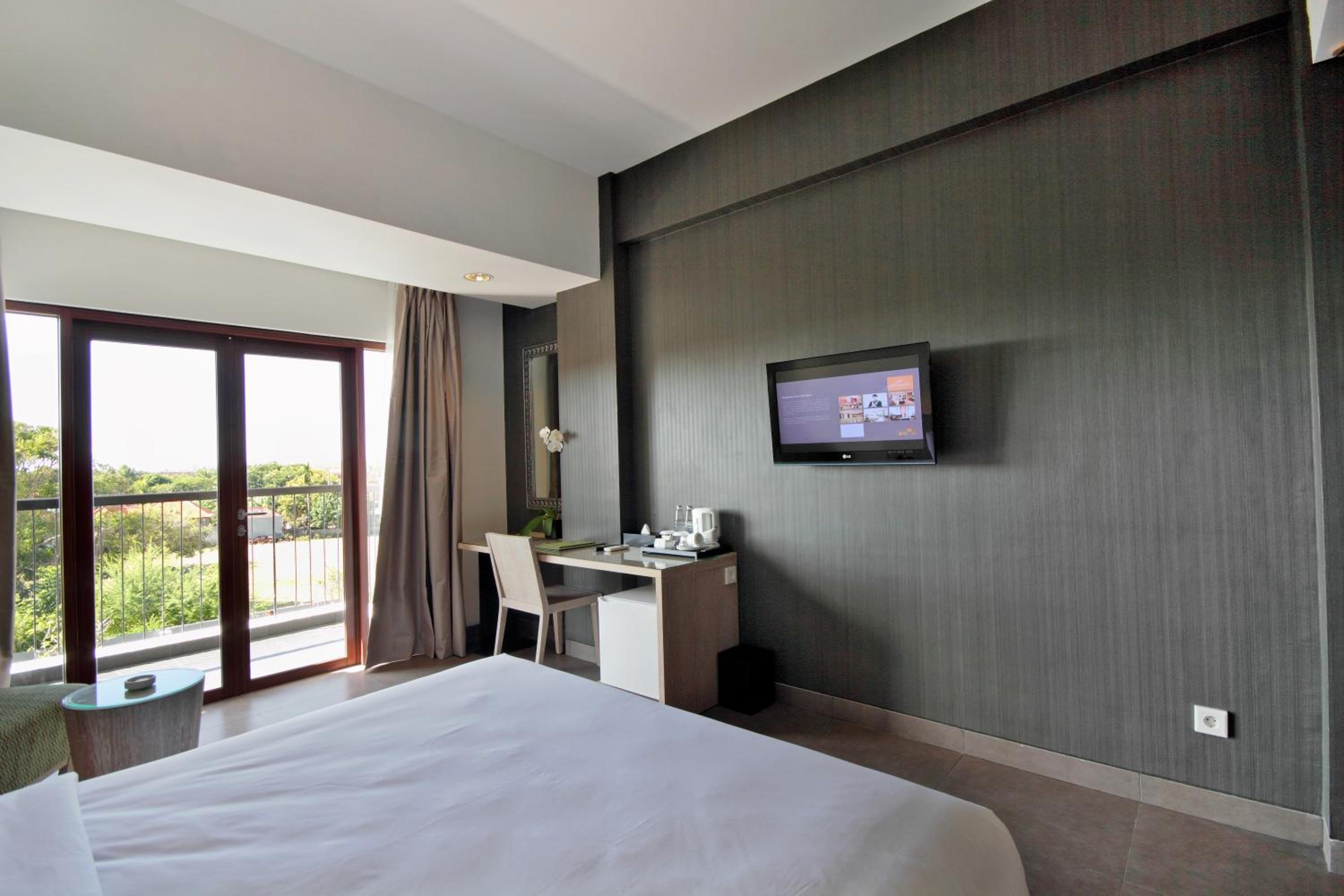 Deluxe Executive King Room photo 3