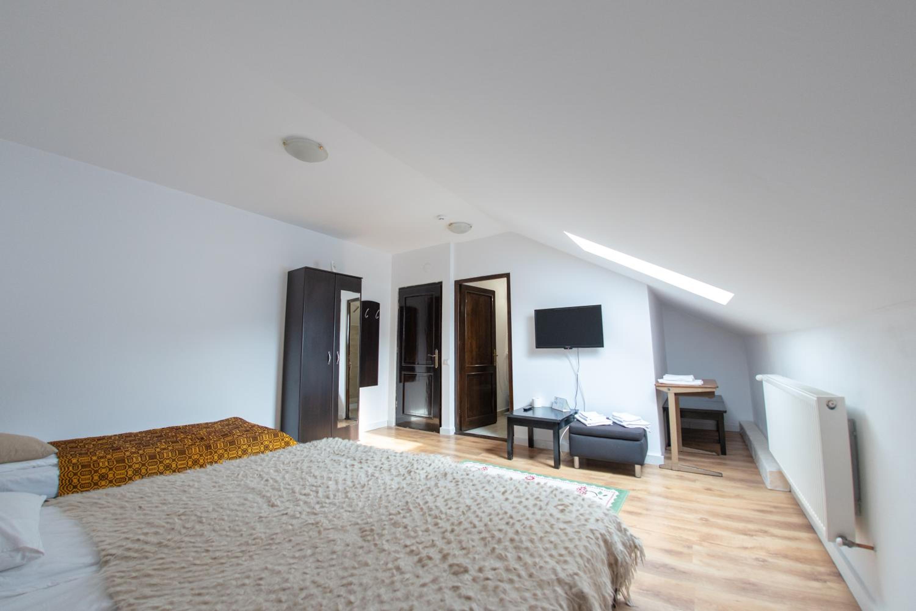 Economy Triple Room - Photo 5