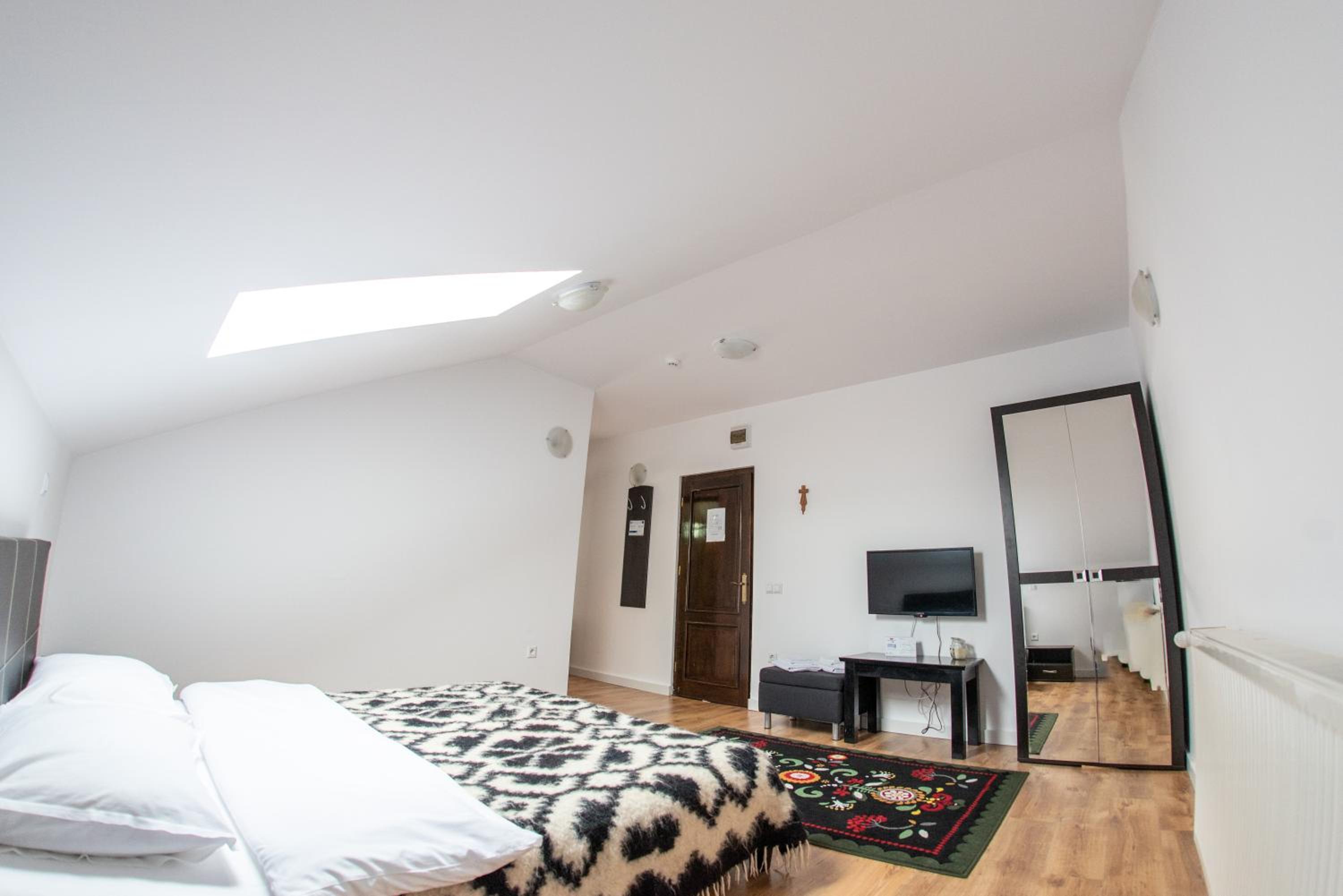 Two-Bedroom Apartment - Photo 3