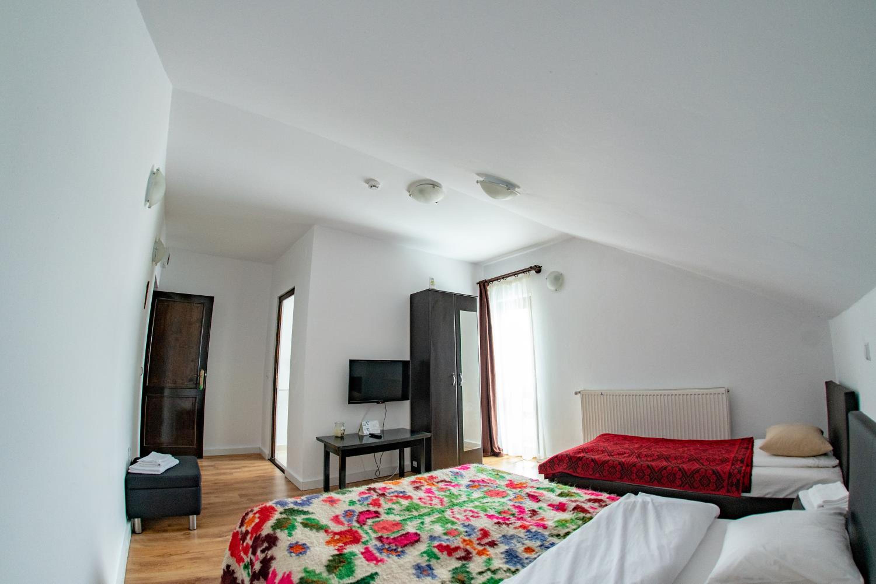 Economy Triple Room - Photo 1