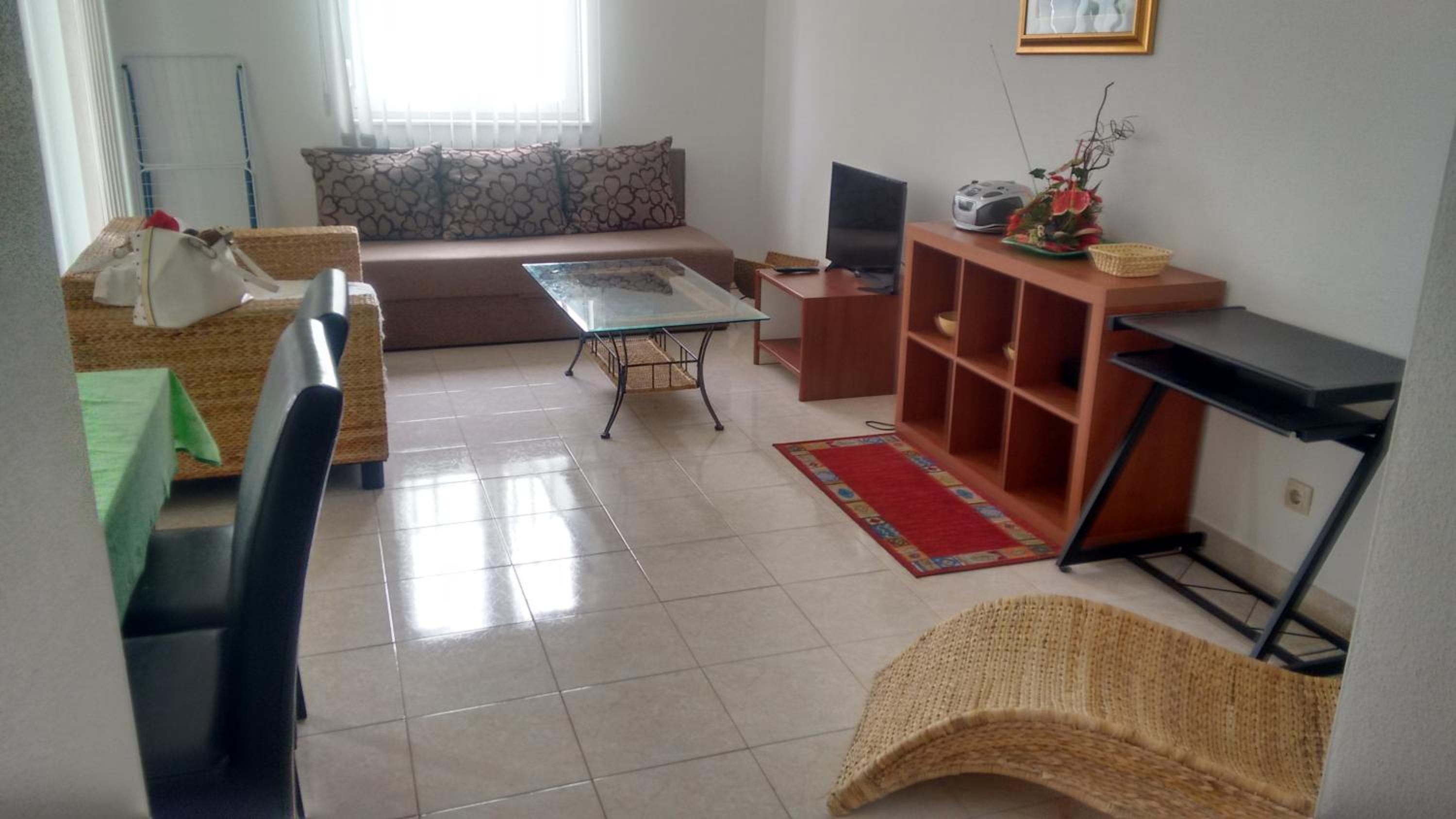 Apartment (4 Adults + 1 Child)