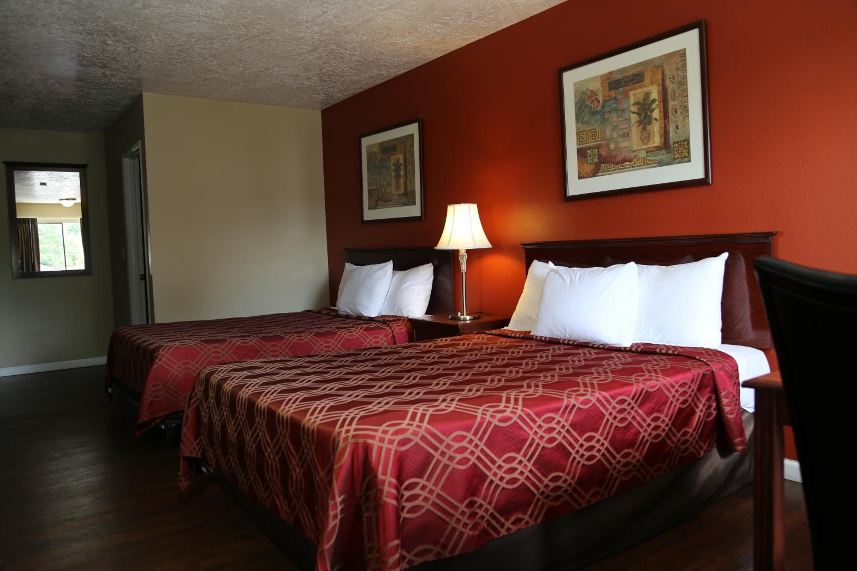 Queen Room with Two Queen Beds - Non-Smoking - Photo 1