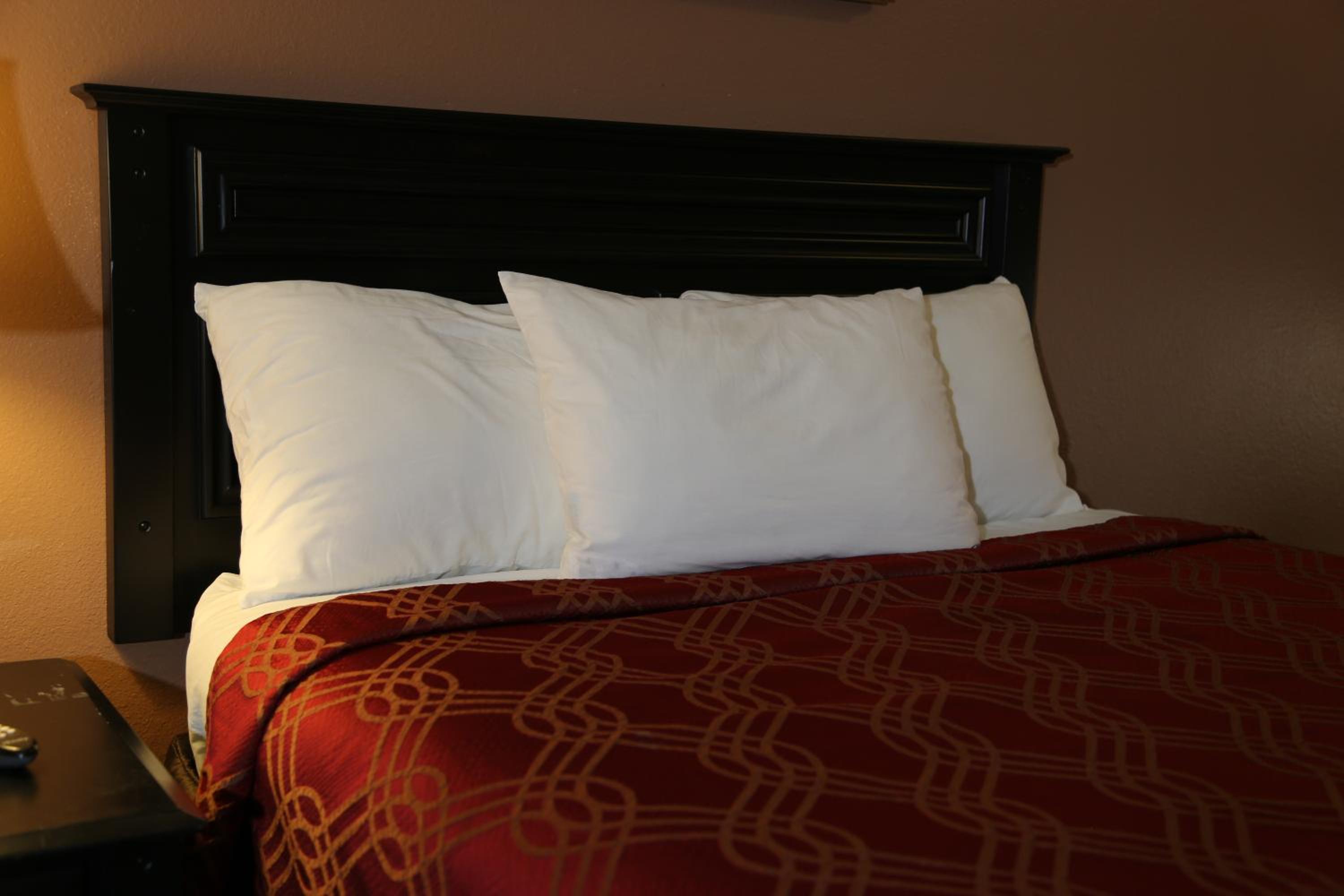 Queen Room - Non-Smoking - Photo 1