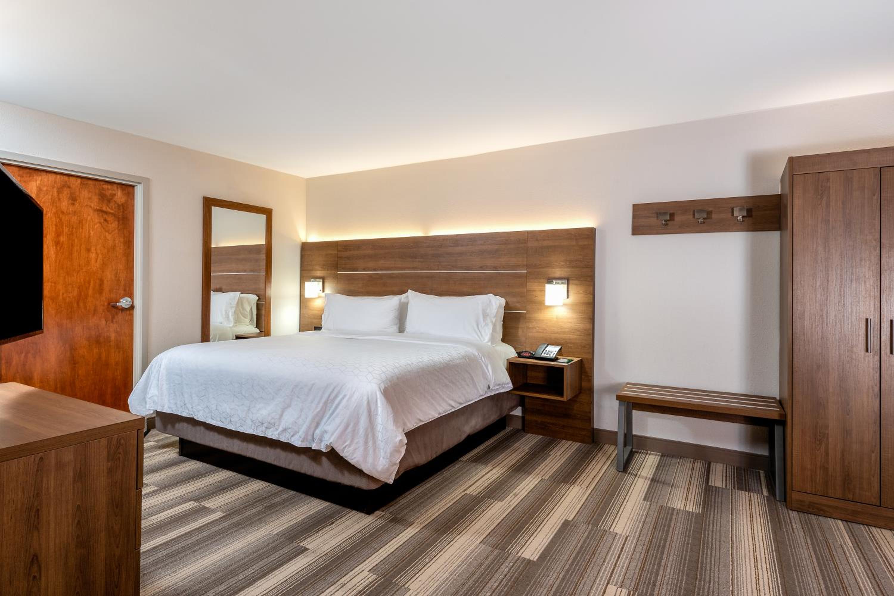 Standard King Room - Photo 2