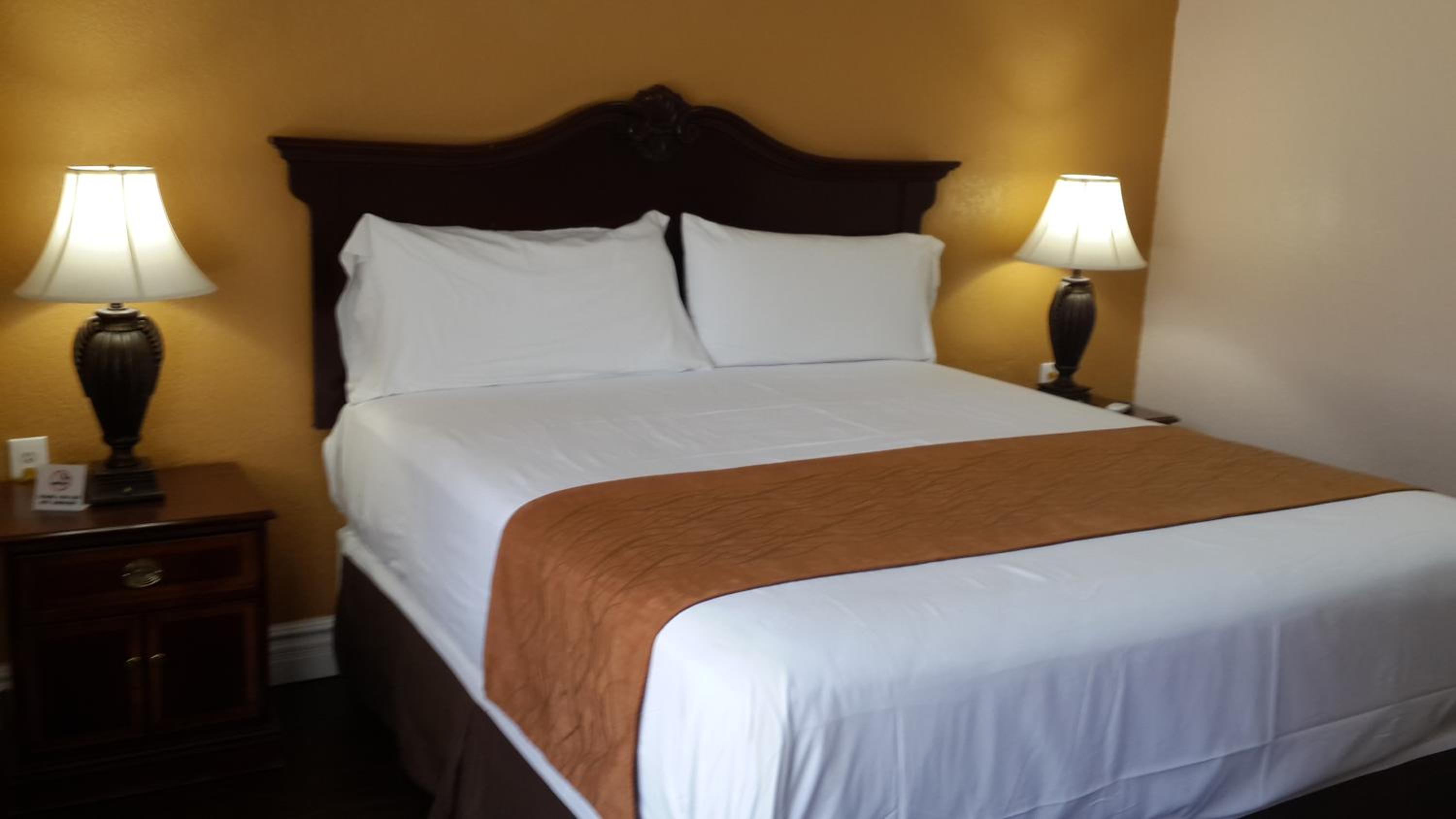 King Room - Non-Smoking - Photo 1