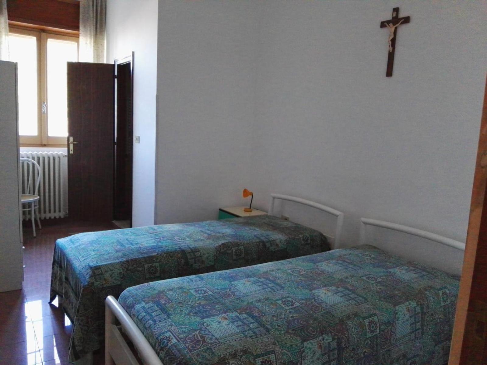 Double or Twin Room with Private Bathroom - Photo 6